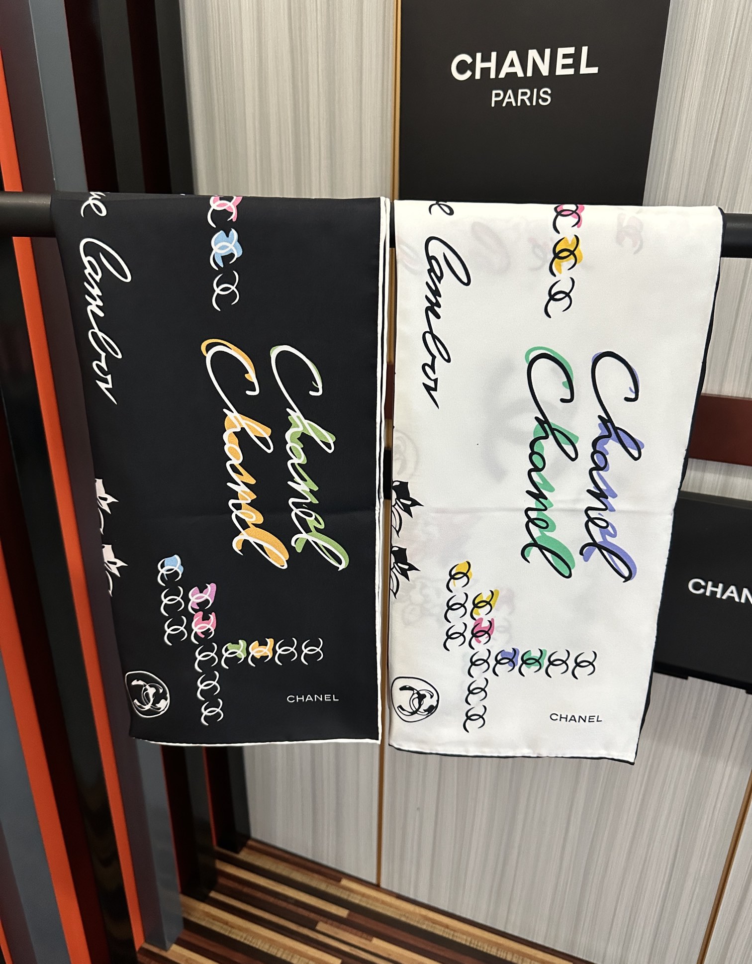 。双面同色 香奈儿18姆米 高版本👍香奶奶永远都是比较经典發一条印有字母Logo交织图案巧妙搭配得意简直