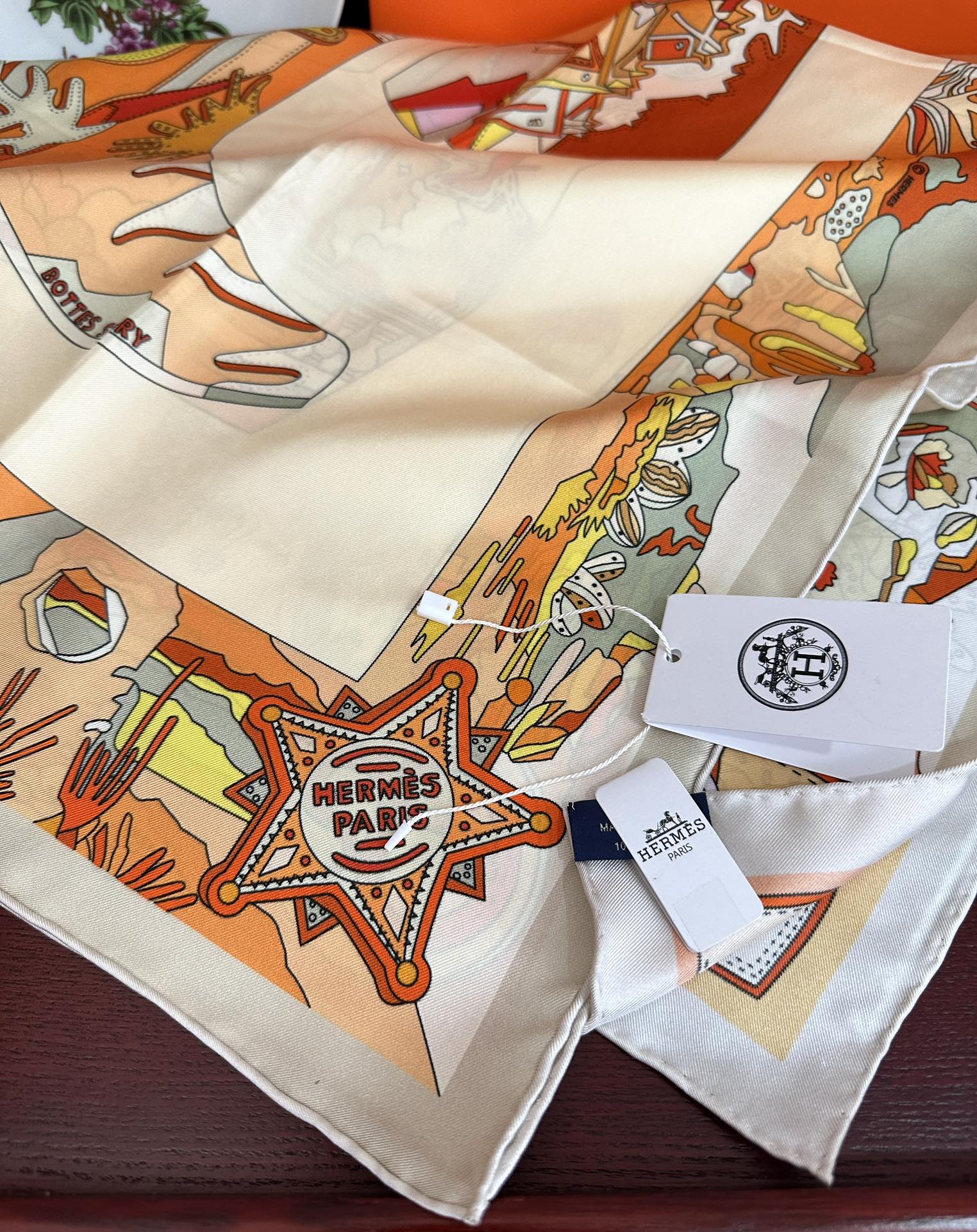 高版本2025 。HERMES 重磅庆祝女士小姐姐们必备款方巾嘴唇精简时髦，太美了發品质感很显好得意好搭