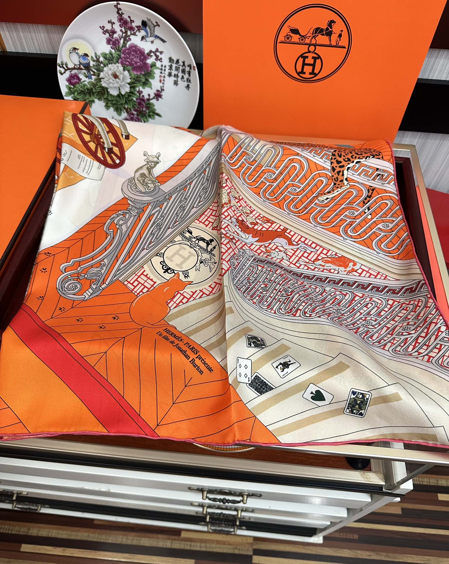 。高品质2025HERMES 【24号之谜】太阳精致卷边嘴唇太美了品质感很显好得意好搭到上瘾的丝巾色带着