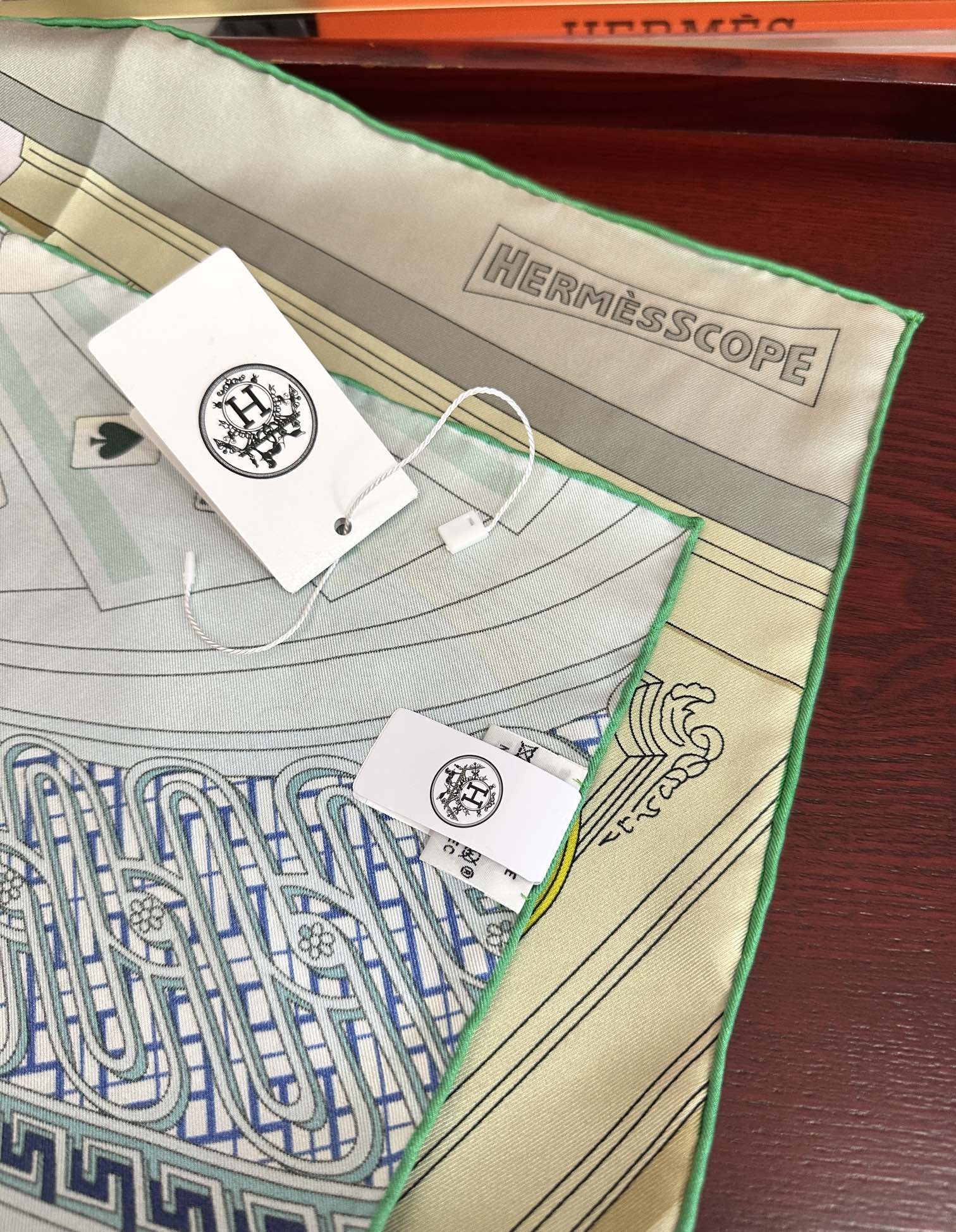 。高品质2025HERMES 【24号之谜】太阳精致卷边嘴唇太美了品质感很显好得意好搭到上瘾的丝巾色带着