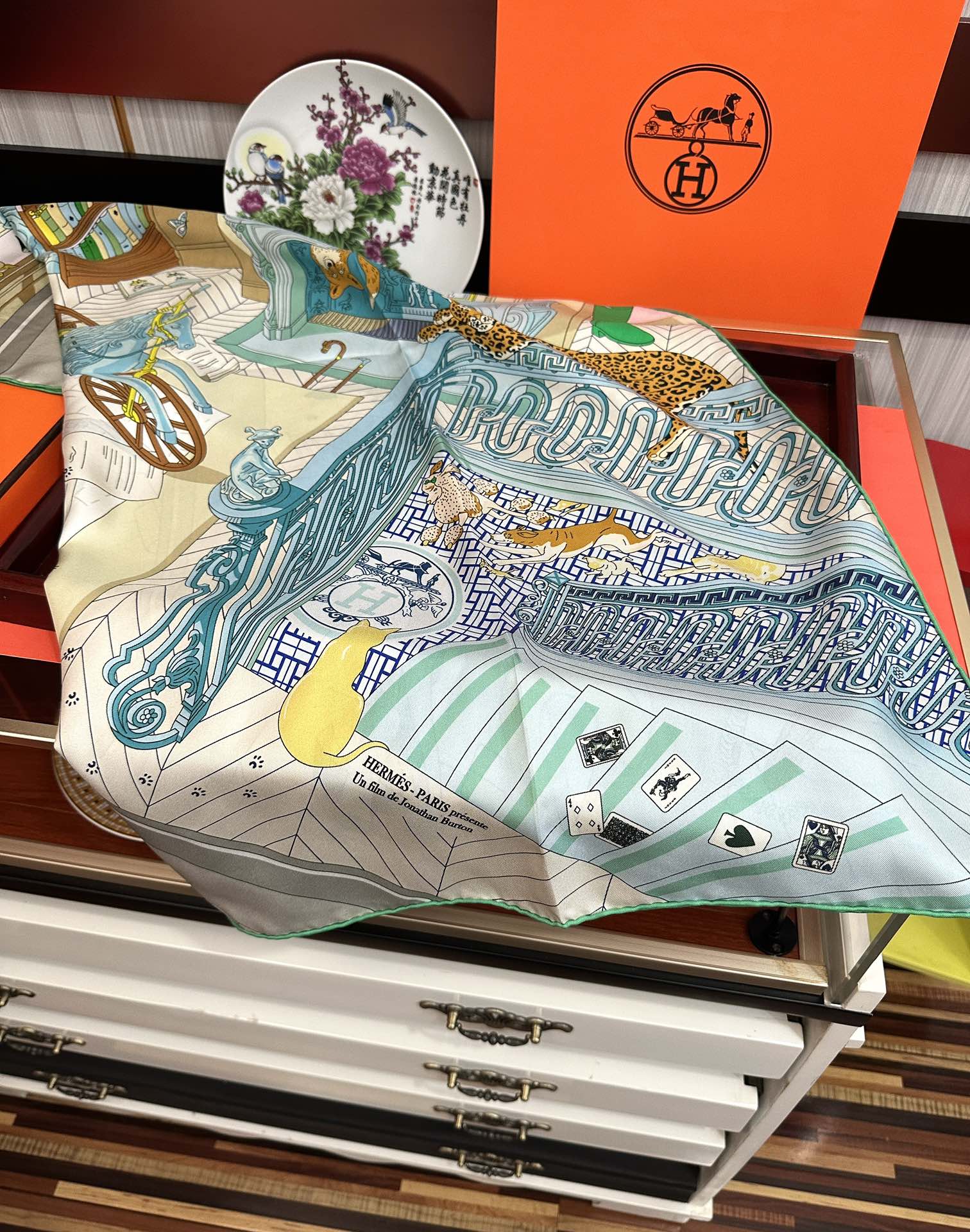 。高品质2025HERMES 【24号之谜】太阳精致卷边嘴唇太美了品质感很显好得意好搭到上瘾的丝巾色带着