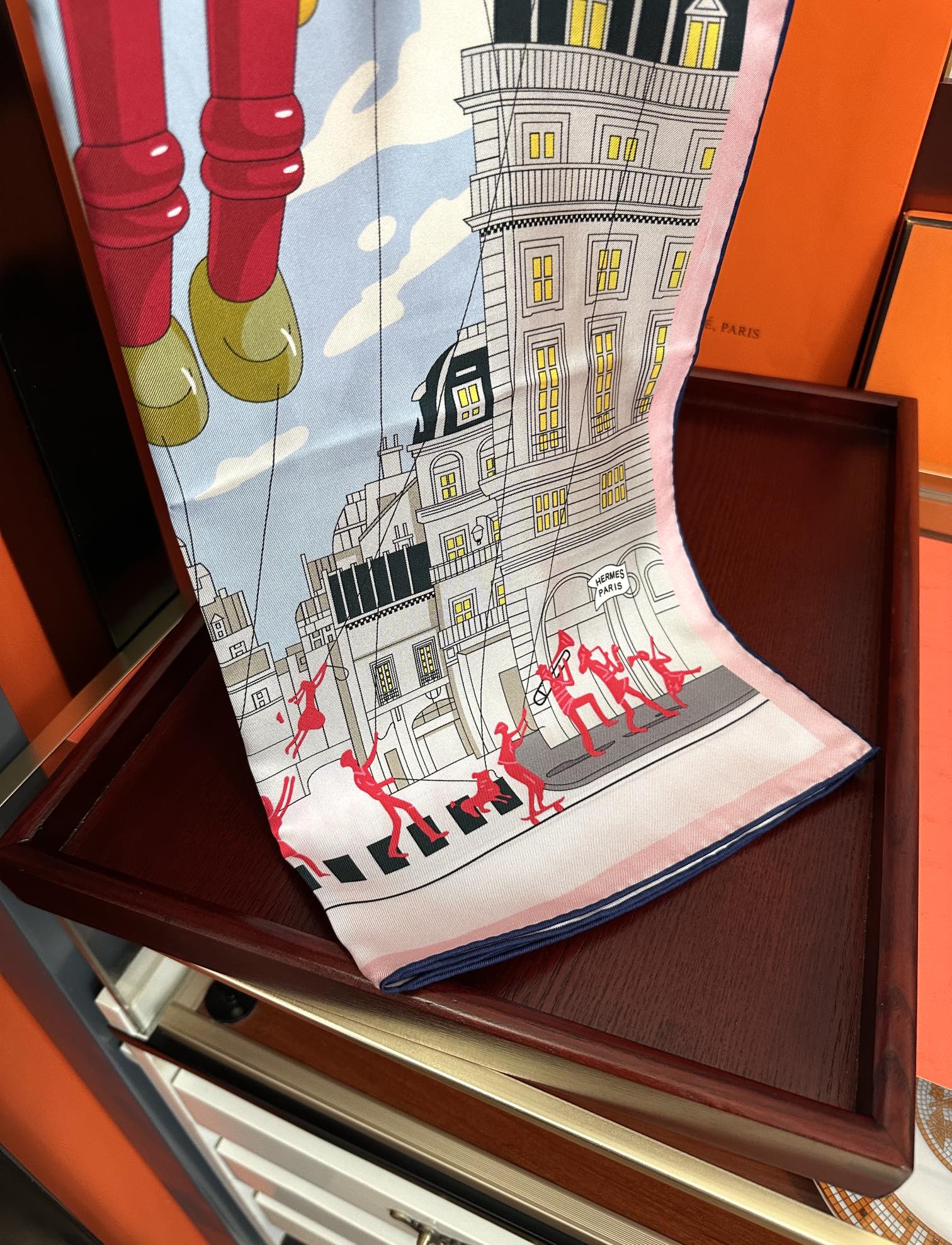 高版本。HERMES 2025官网同步 【爱马仕巡游】太阳精致卷边嘴唇品质感很显好得意好搭到上瘾的丝巾色