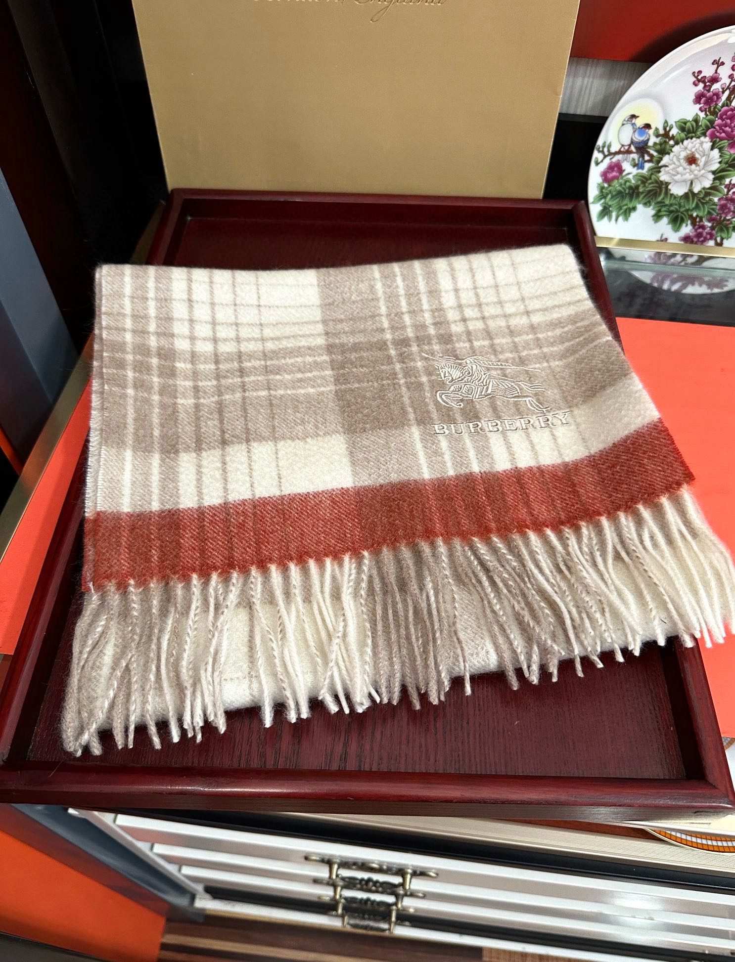 爱心   2025 新款。85%山羊绒 巴宝莉采用内蒙古顶级山羊绒，最新款男女通用情侣款👫重磅推荐💥 经