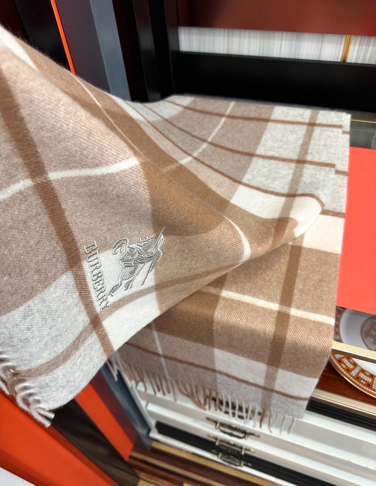 。85%山羊绒  2025 巴宝莉【刺绣战马】采用内蒙古顶级山羊绒 最新款男女通用情侣款👫重磅推荐💥 经