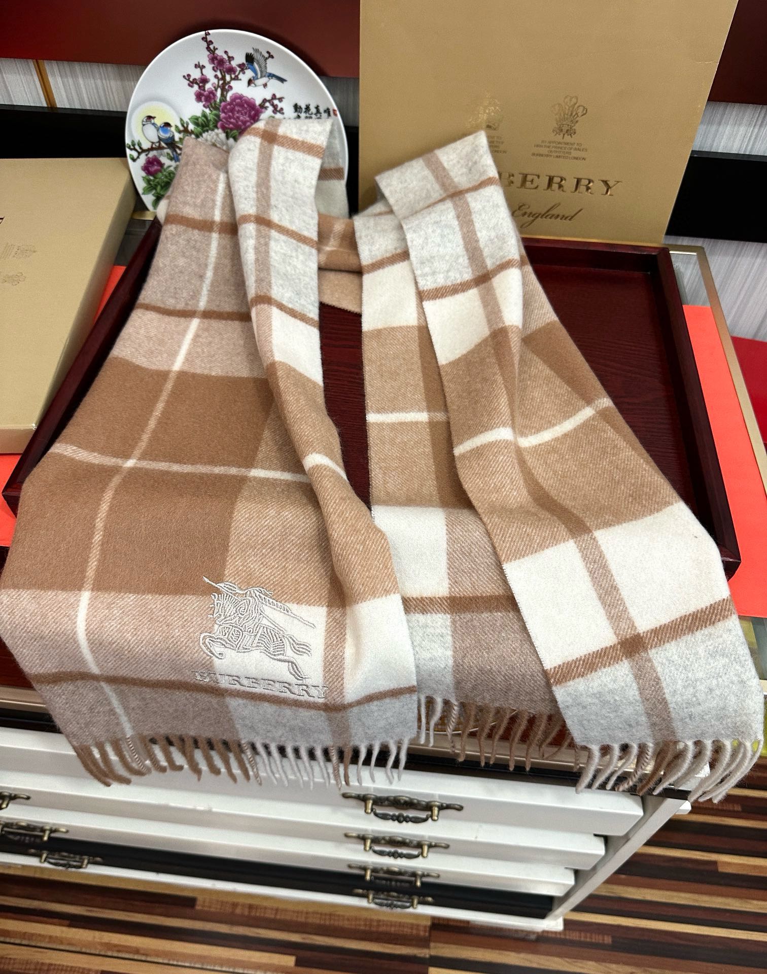 。85%山羊绒  2025 巴宝莉【刺绣战马】采用内蒙古顶级山羊绒 最新款男女通用情侣款👫重磅推荐💥 经