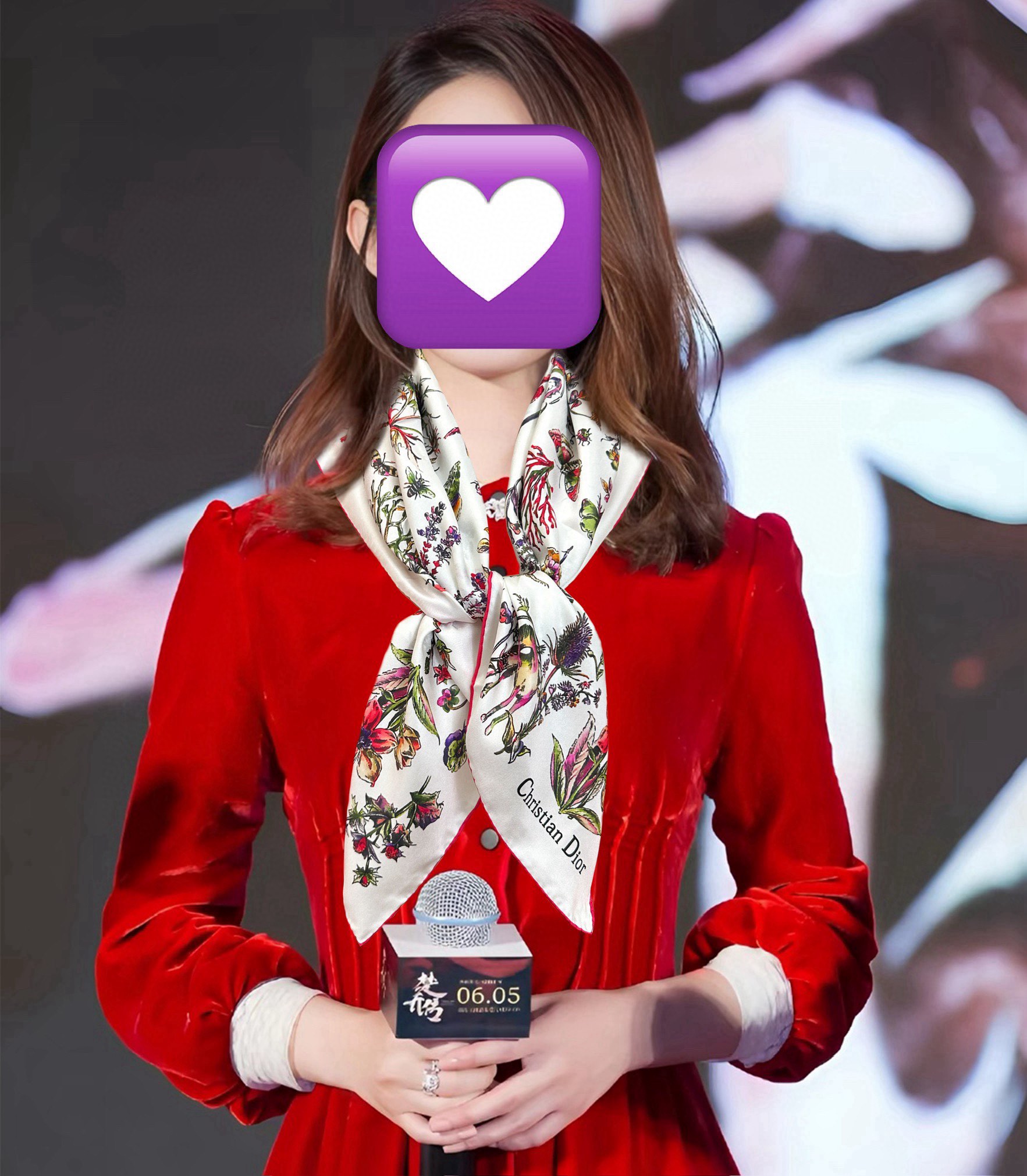 NO:338349,New Dior latest official website synchronizes Camo Papillon pattern prints [celebration] A new interpretation of butterfly theme with elegant and poetic design [rose] meticulously crafted with white and light pink mulberry silk twill fabric [grin] Handmade curled edges [queen] contrasting light pink jacquard strips embellished with butterflies and Christian logos to enhance the style [pleasure] can be tied on the neck or used as a headscarf [celebration] Classic shape. Size: 90x90, material silk high-version scarf, high-version scarf, dior, real silk19860909上新Dior 最新款官网同步Camo Papillon 图案印花[庆祝]以优雅而诗意的设计全新演绎蝴蝶主题[玫瑰]采用白色和淡粉色桑蚕丝斜纹面料精心制作[呲牙]手工卷边[得意]对比鲜明的淡粉色提花条形图案点缀以蝴蝶和 Christian 标志提升格调[愉快]可系在颈部或作为头巾使用[庆祝] 经典造型. 尺寸:90x90,材质真丝高版本围巾,高版本围巾,dior,real silk,scarf