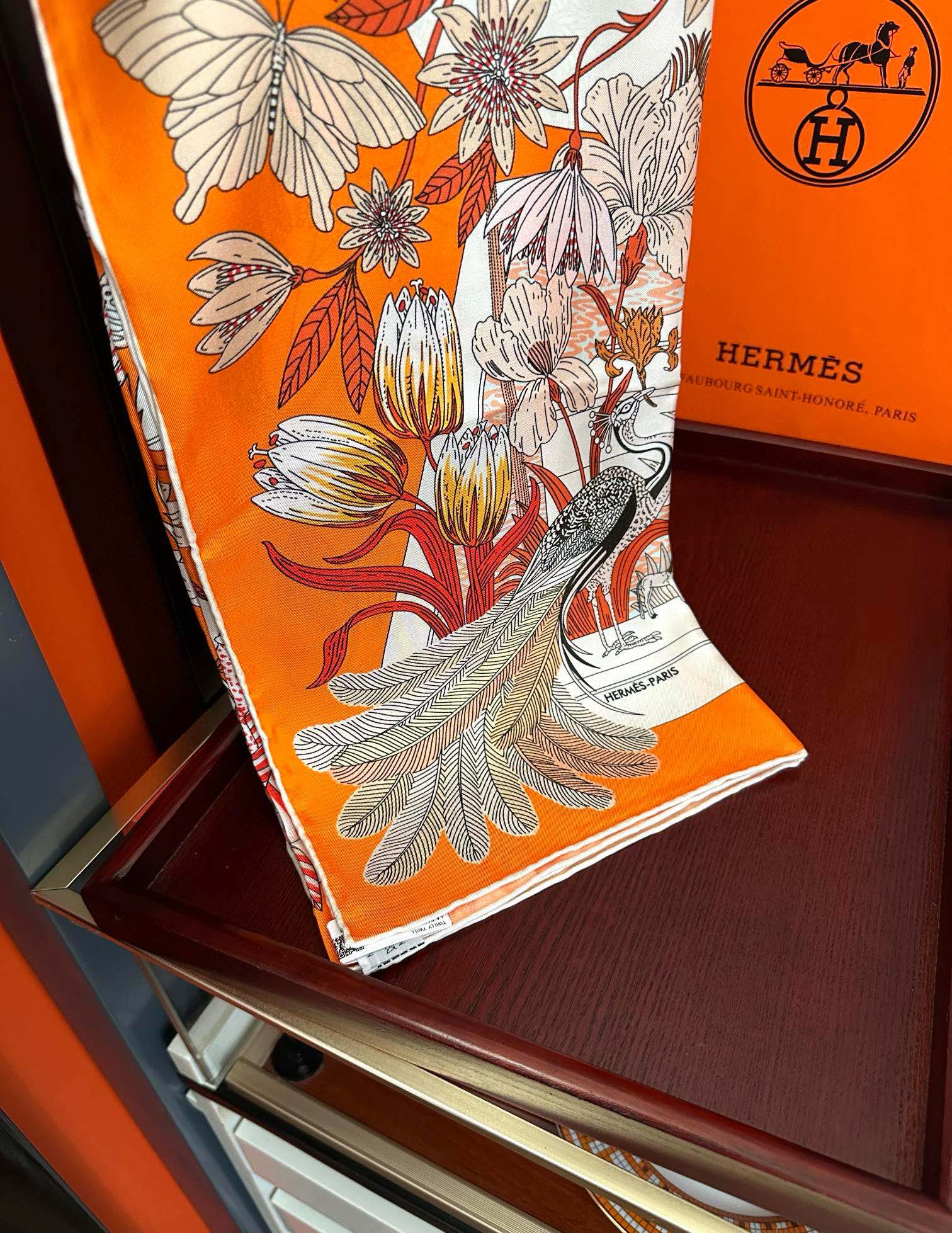 高版本。HERMES 【珍奇乐园】太阳精致卷边嘴唇品质感很显好得意好搭到上瘾的丝巾色带着不显山不露水的简