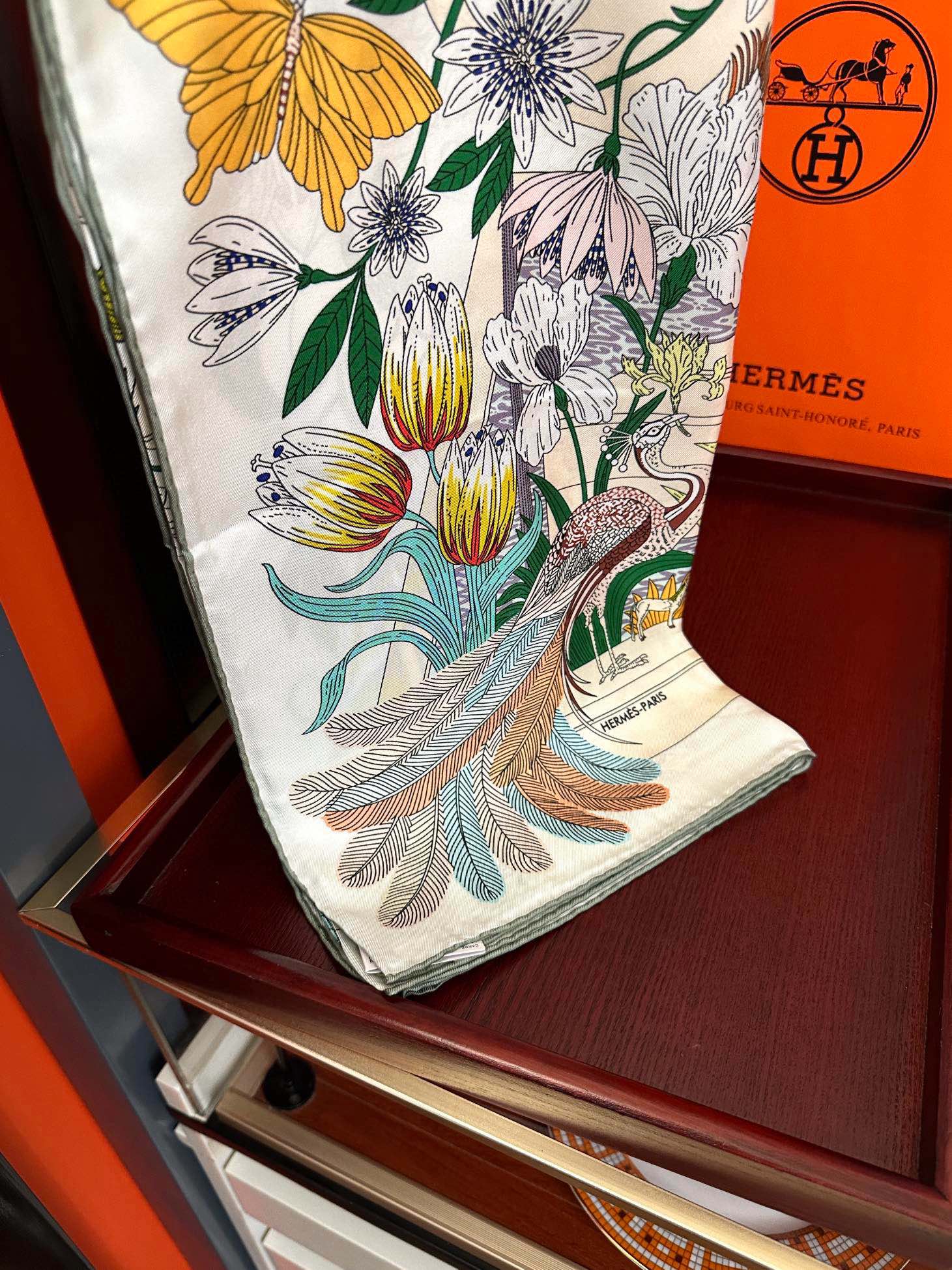 高版本。HERMES 【珍奇乐园】太阳精致卷边嘴唇品质感很显好得意好搭到上瘾的丝巾色带着不显山不露水的简