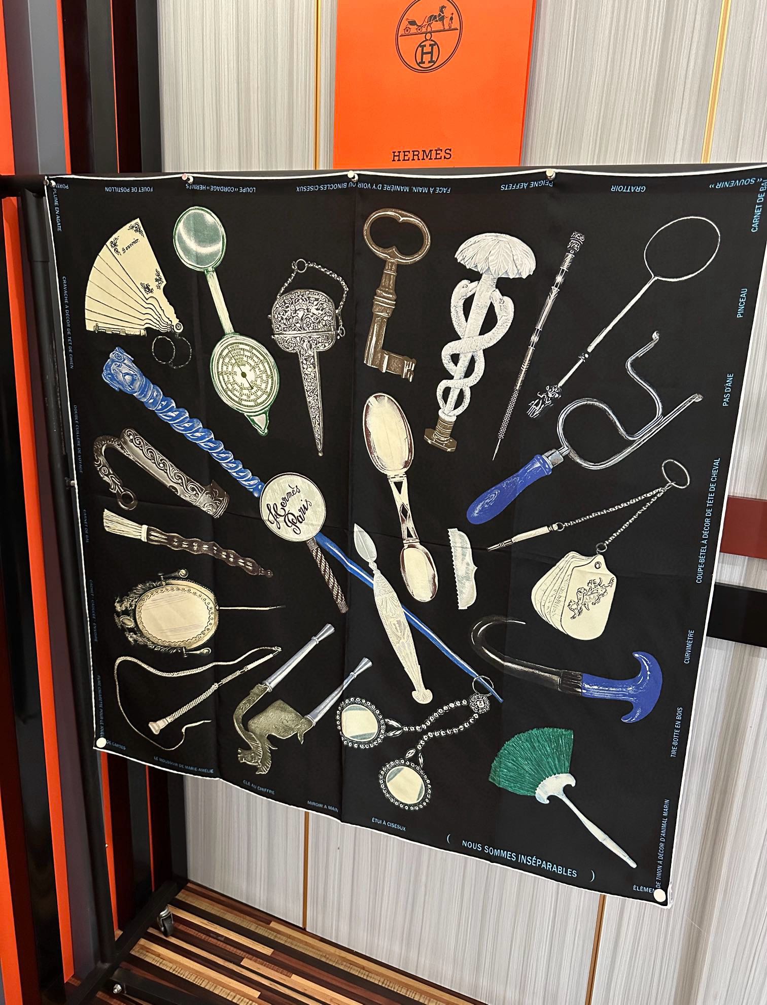 🆕2010 最新款 HERMES 重磅庆祝【形影相随】方巾嘴唇精简时髦，品质感很显好得意好搭到上瘾的丝巾