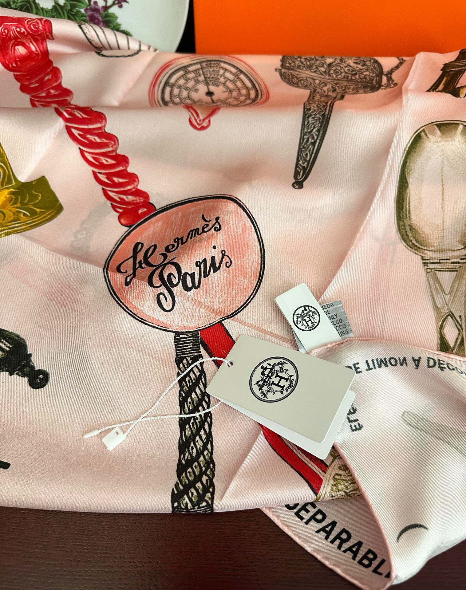 🆕2010 最新款 HERMES 重磅庆祝【形影相随】方巾嘴唇精简时髦，品质感很显好得意好搭到上瘾的丝巾