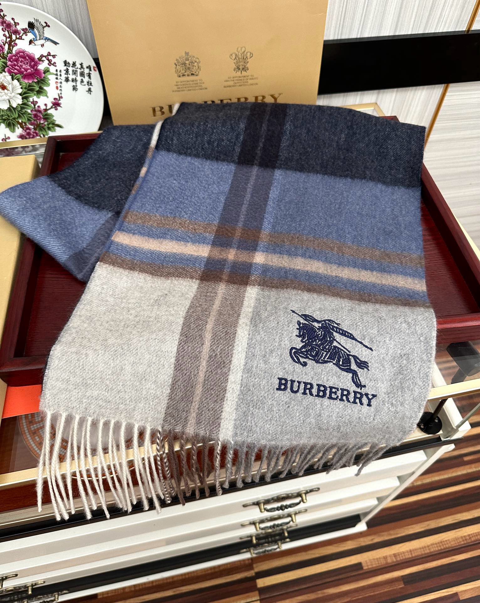 。85%山羊绒  2025 巴宝莉采用内蒙古顶级山羊绒，最新款男女通用情侣款👫重磅推荐💥 经典的格子，永