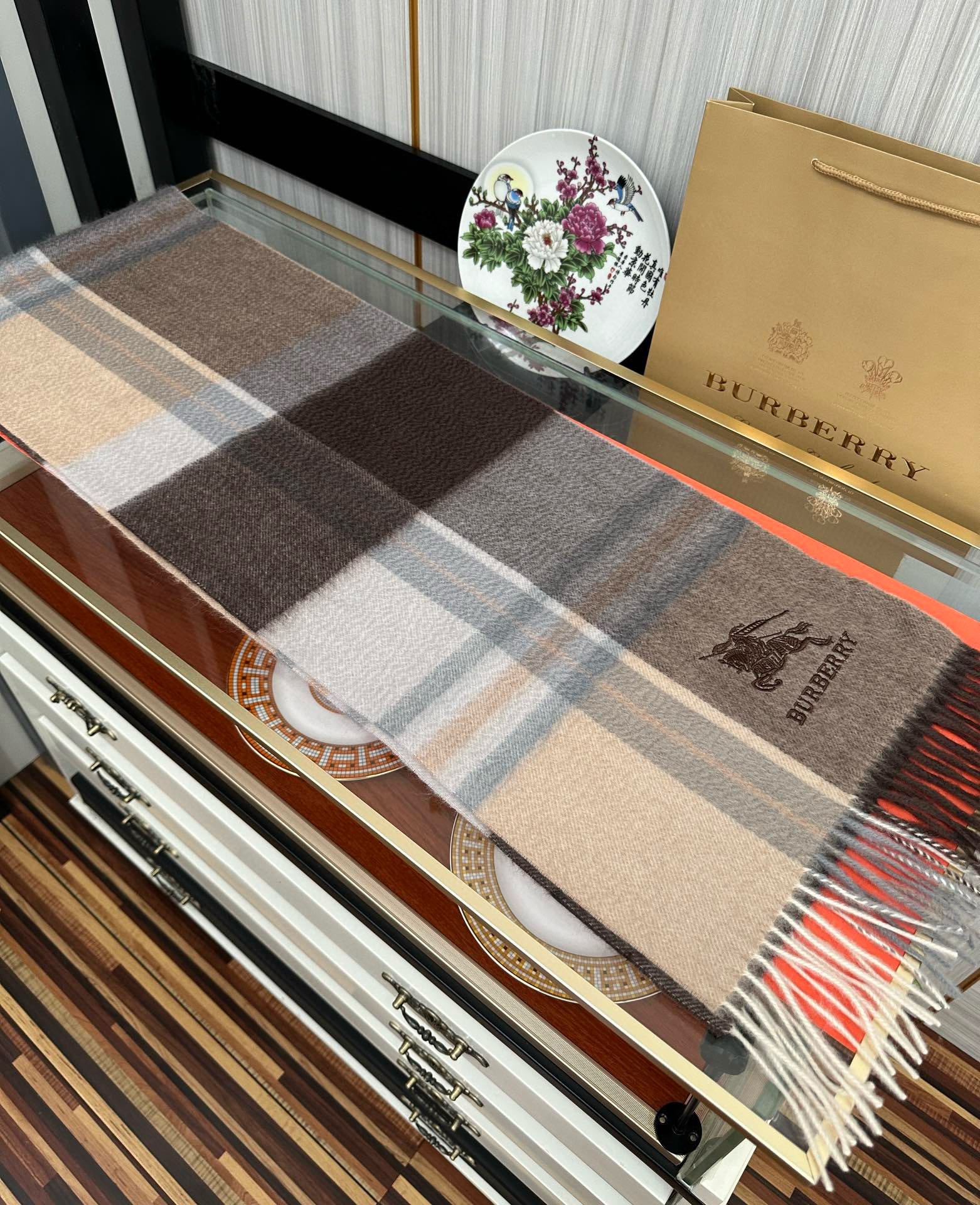 。85%山羊绒  2025 巴宝莉采用内蒙古顶级山羊绒，最新款男女通用情侣款👫重磅推荐💥 经典的格子，永