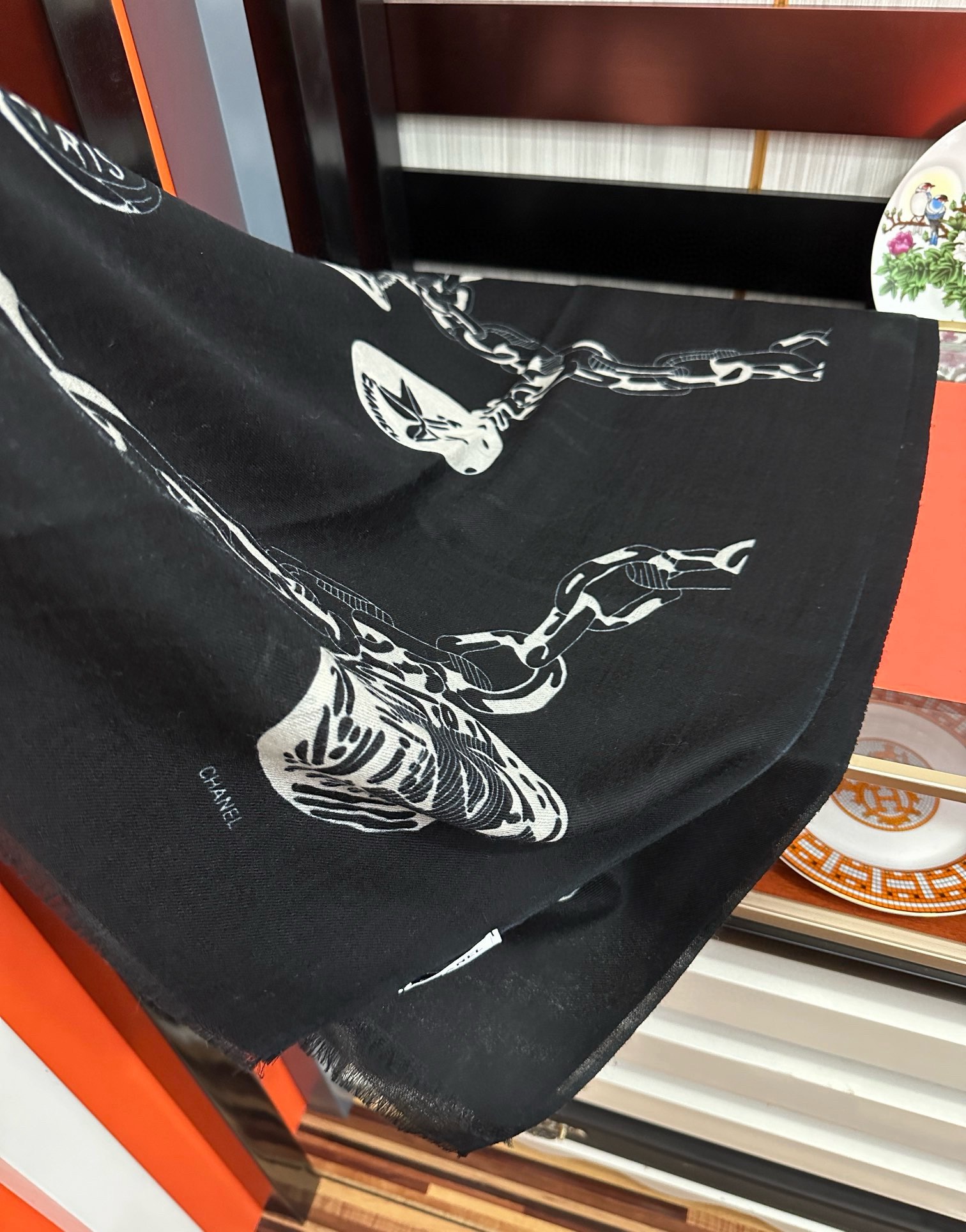 。2010 小香最新款‼️真心赞👍【羊绒长巾】😘💍实物真心美 🎀披肩配以印花💓💃🏻无论设计喷绘都是非常到