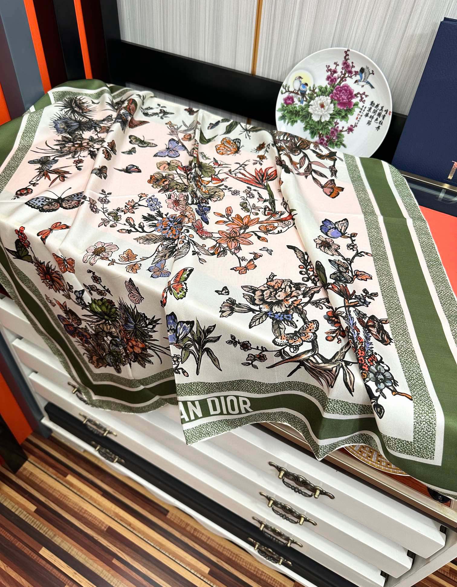 。 迪澳2025春夏季新款，太美了玫瑰买到都说好👍下手一定要快高端 大爱❤️女人尤物 货极少 四季都可以