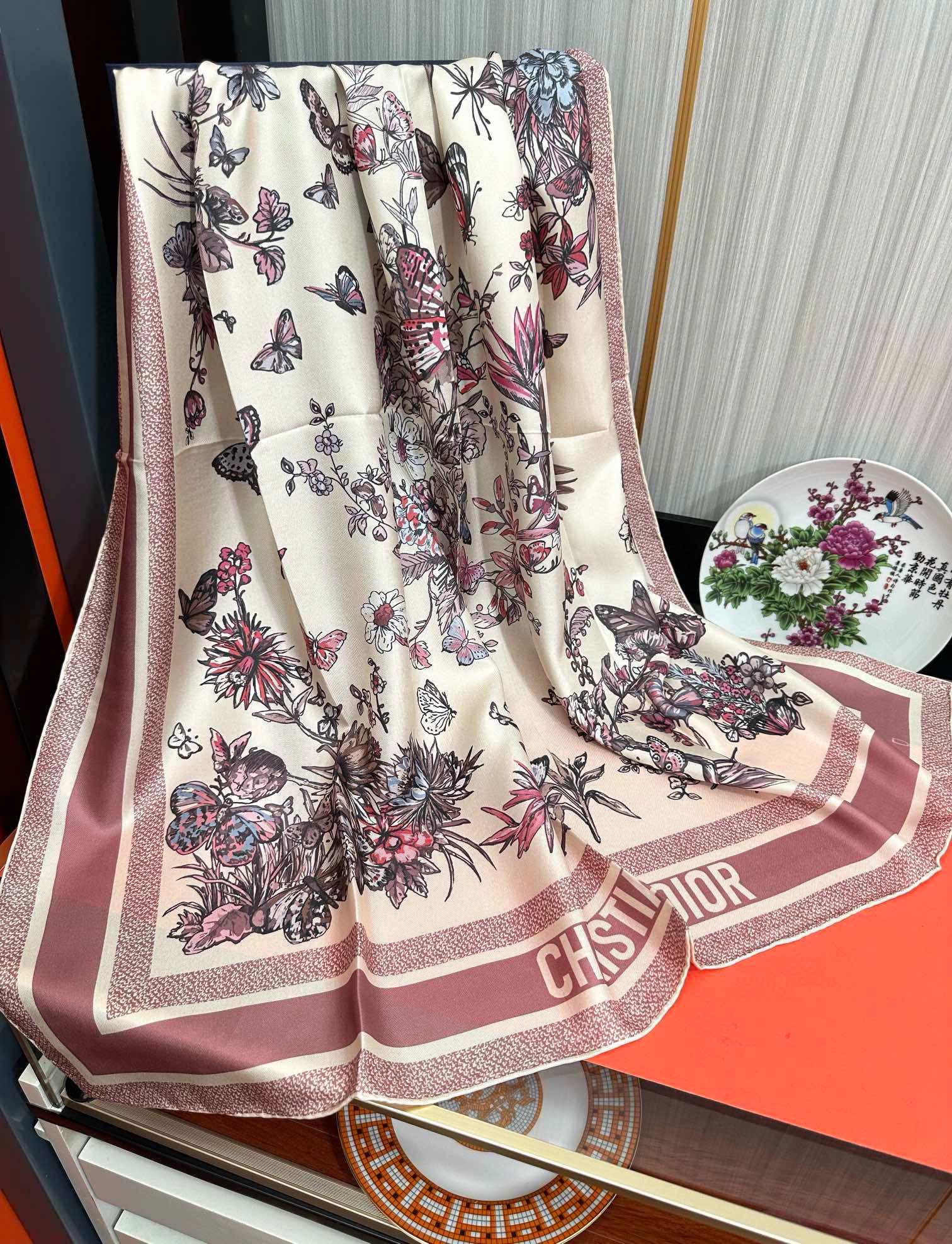 。 迪澳2025春夏季新款，太美了玫瑰买到都说好👍下手一定要快高端 大爱❤️女人尤物 货极少 四季都可以