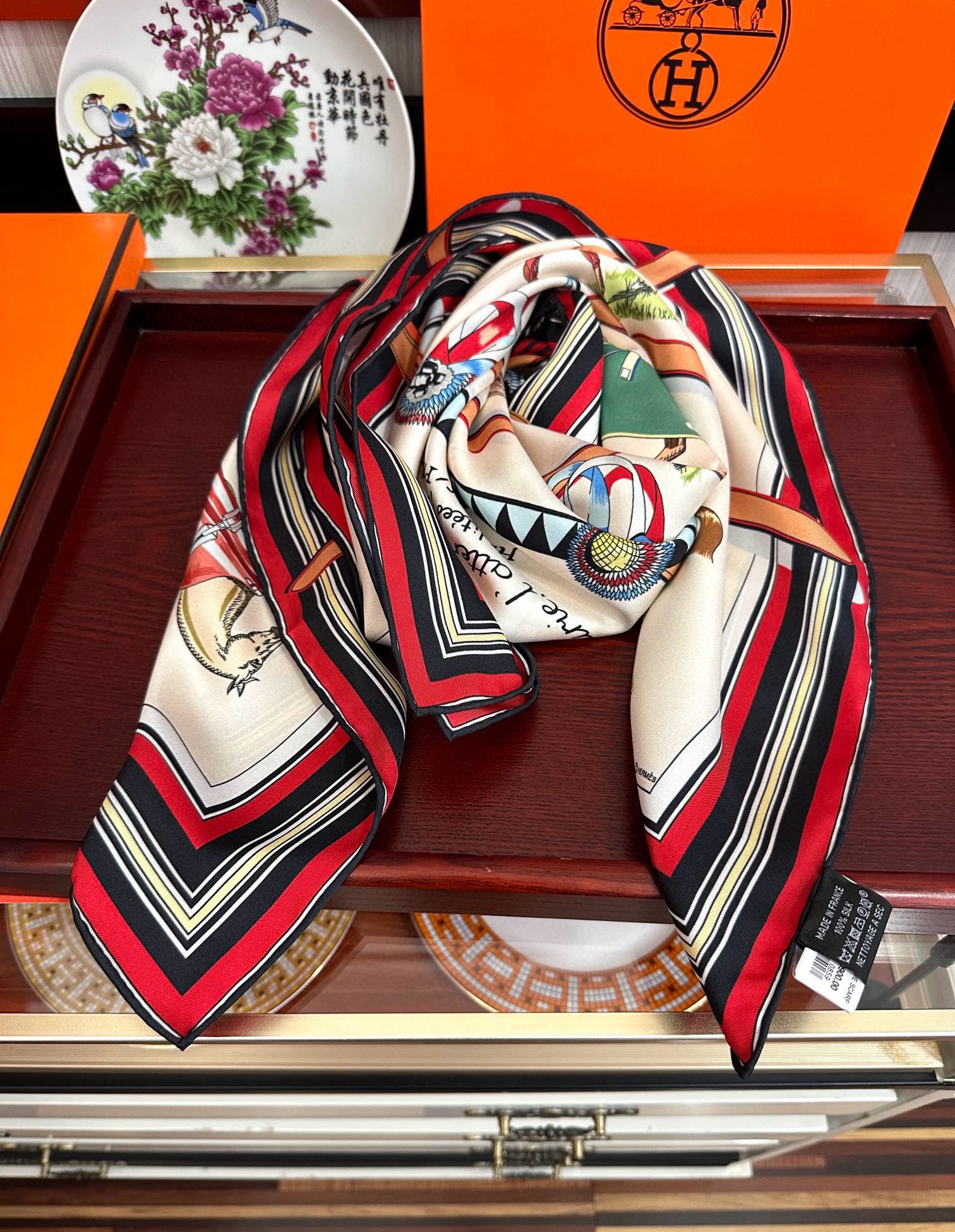 。2010爱马仕【18mm顶级真丝双面同色印花】庆祝“弩式牵引马具”90典藏方巾通过别致的经典色彩向原创