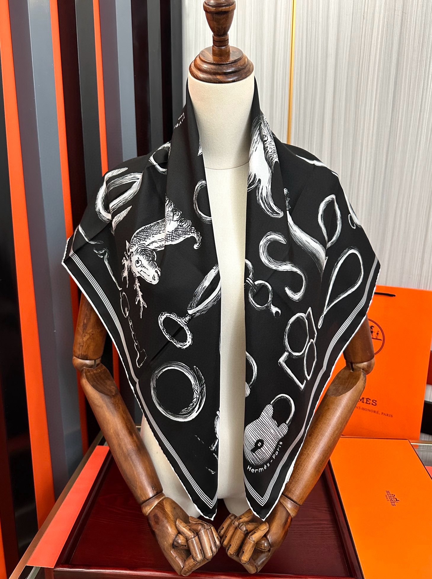 🆕高品质2025爱马仕最新款 官网同步 太阳精致卷边嘴唇太美了品质感很显好得意好搭到上瘾的丝巾色带着不显