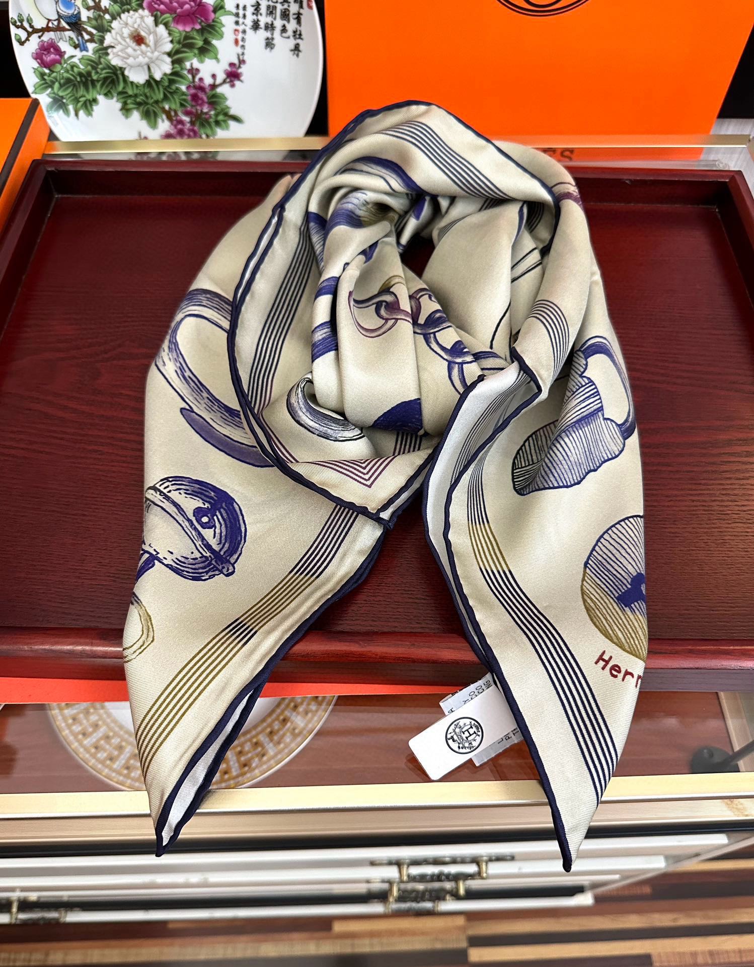 🆕高品质2025爱马仕最新款 官网同步 太阳精致卷边嘴唇太美了品质感很显好得意好搭到上瘾的丝巾色带着不显