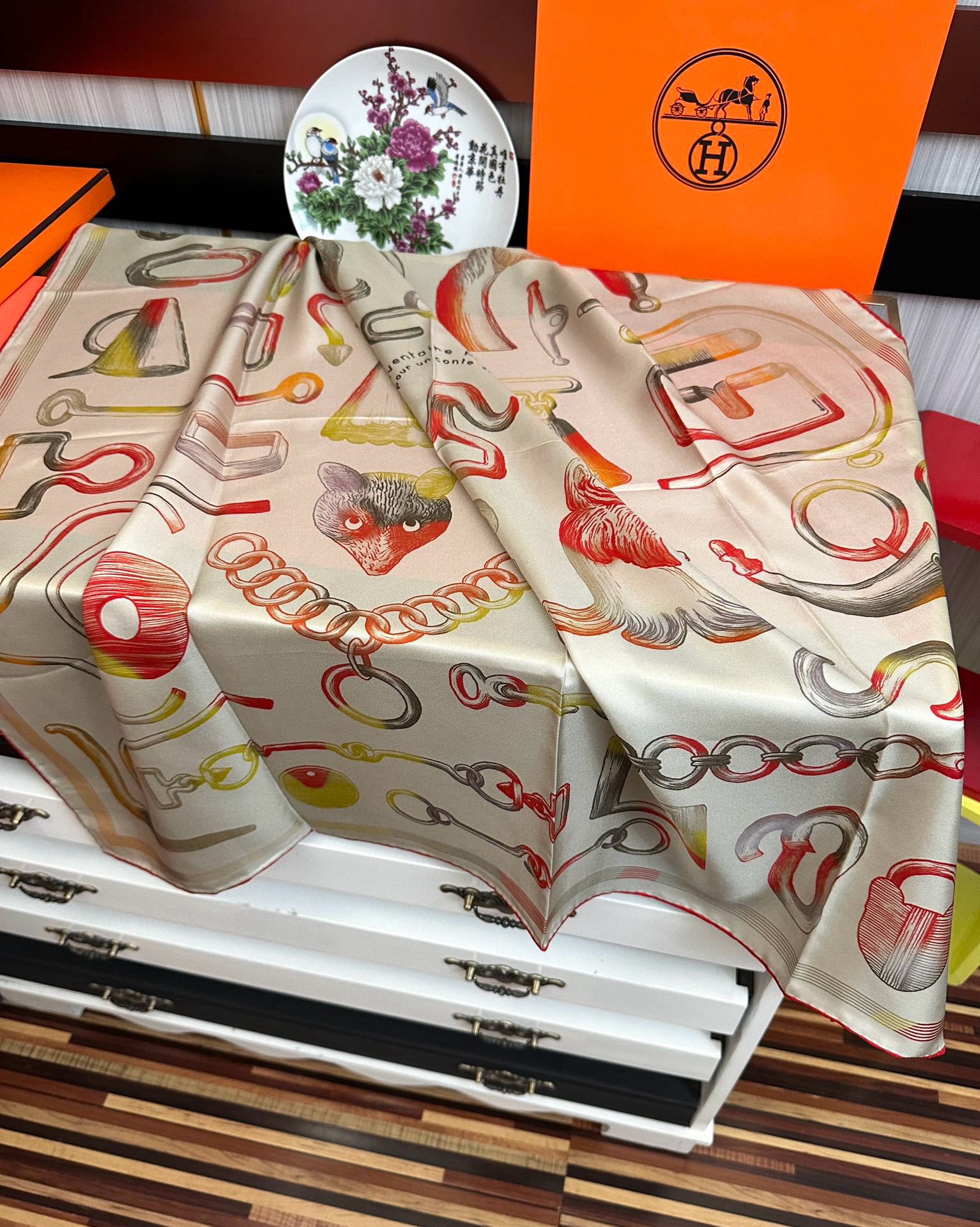 🆕高品质2025爱马仕最新款 官网同步 太阳精致卷边嘴唇太美了品质感很显好得意好搭到上瘾的丝巾色带着不显