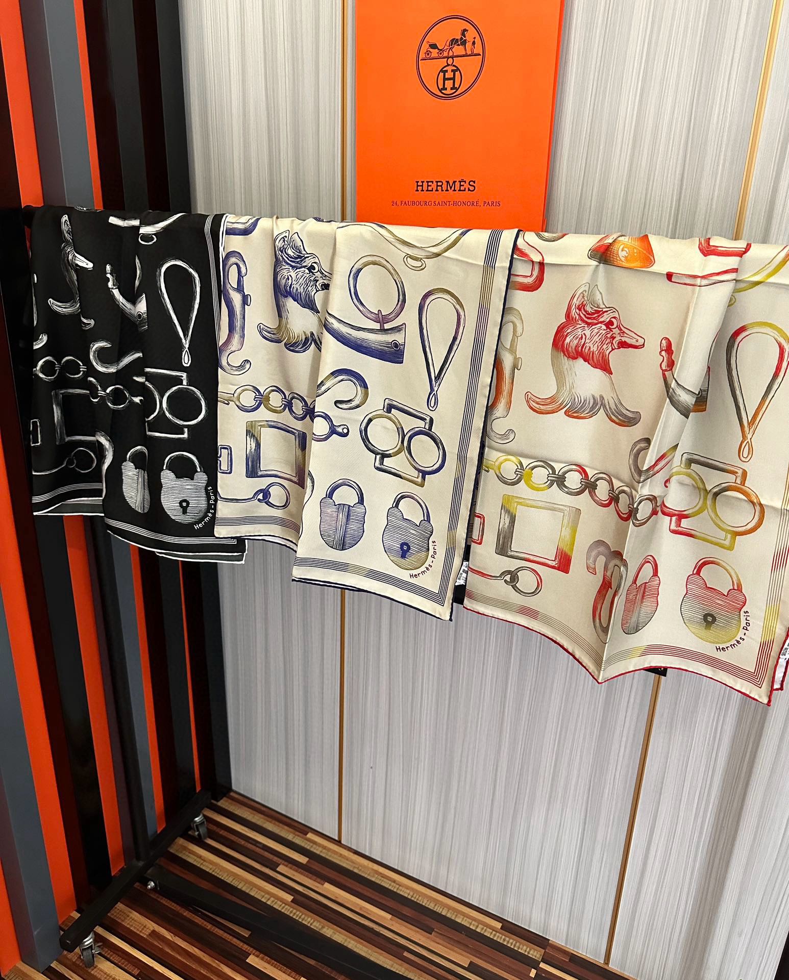 🆕高品质2025爱马仕最新款 官网同步 太阳精致卷边嘴唇太美了品质感很显好得意好搭到上瘾的丝巾色带着不显