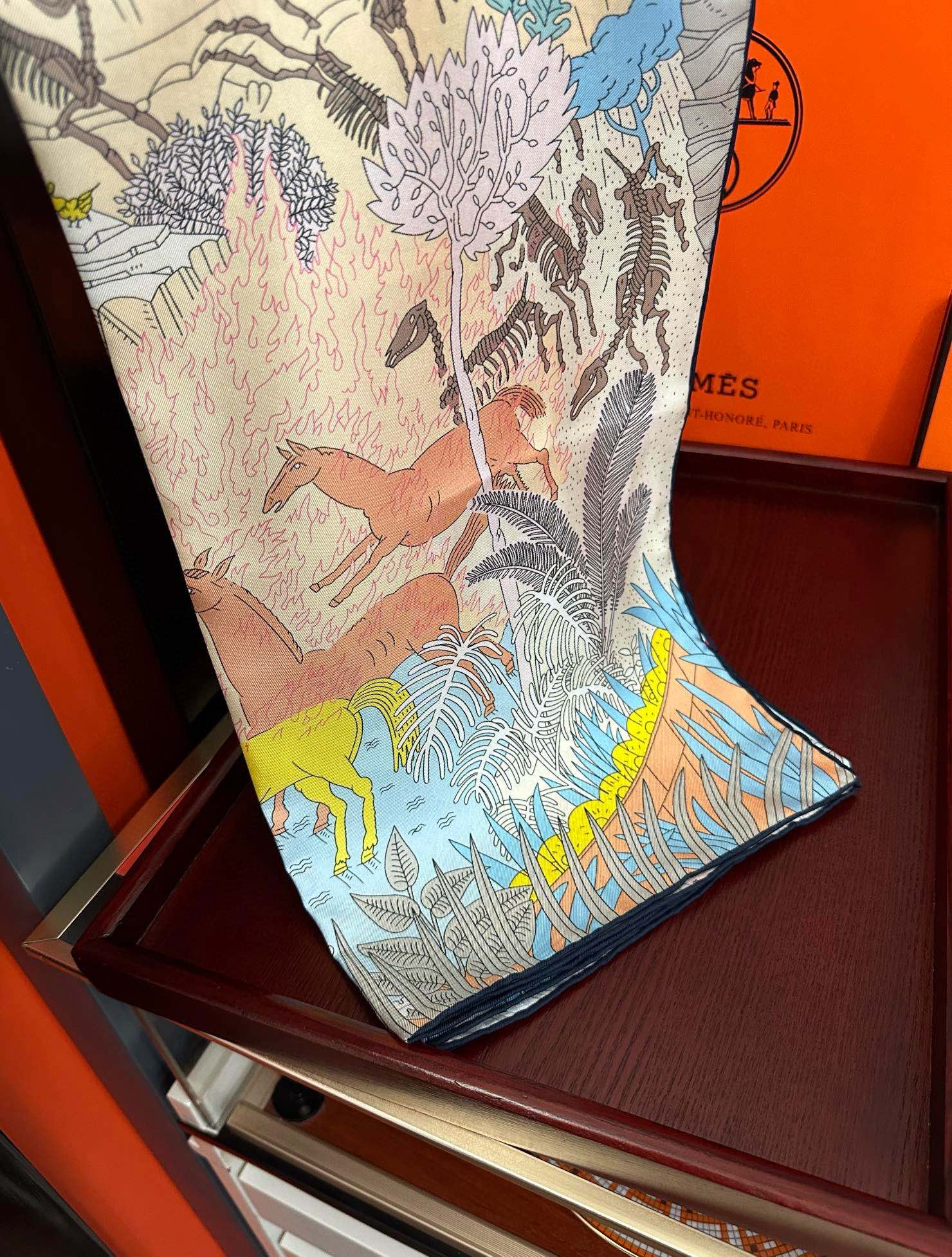 上新2025 。HERMES 重磅庆祝【大自然动物森林】方巾嘴唇精简时髦，品质感很显好得意好搭到上瘾的丝