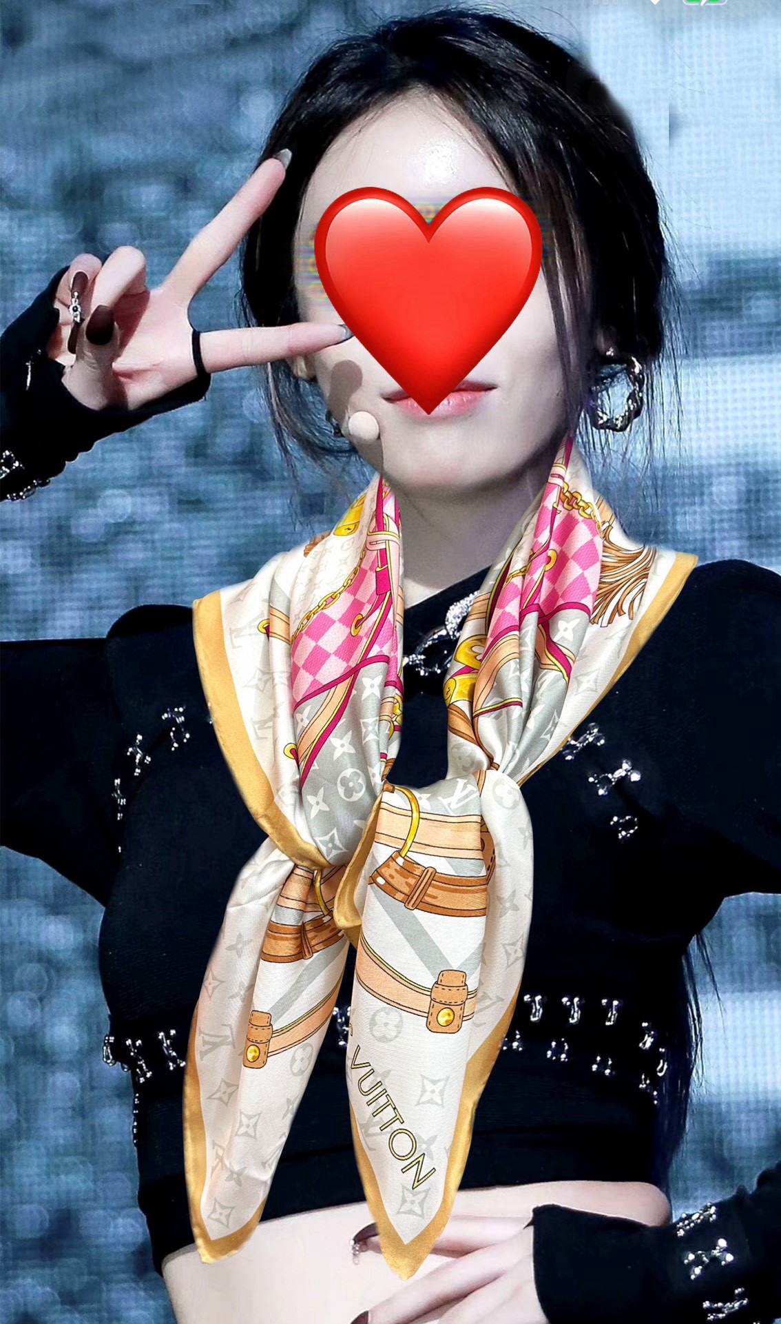 🆕 高版本LV 官网同步👍太美了庆祝Flower And StraPs 真丝方巾以瞩目笔触彰显雅致风范得