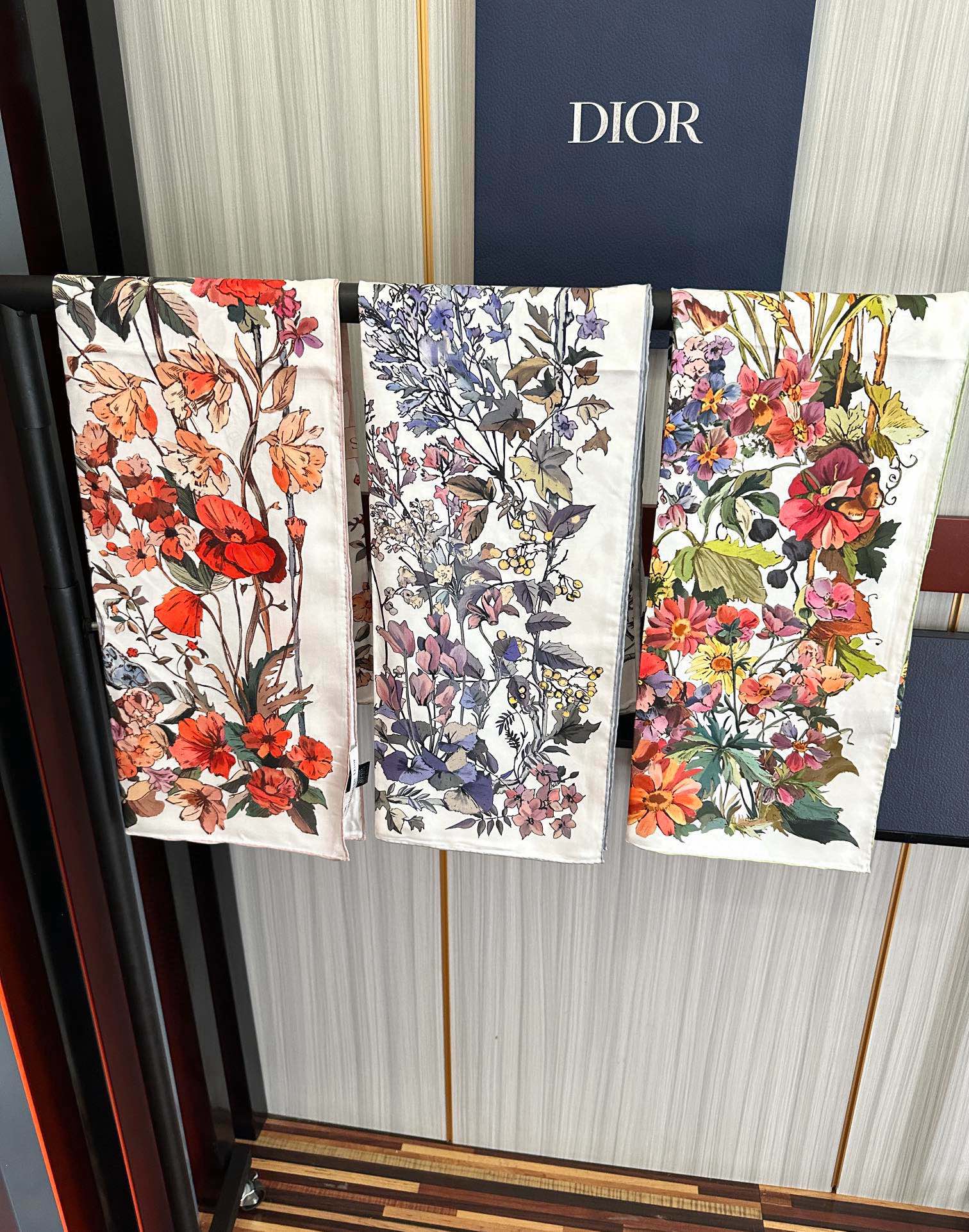 。 迪奥2025春夏季新款，【太阳花神系列】太美了玫瑰买到都说好👍下手一定要快高端 大爱❤️女人尤物 货