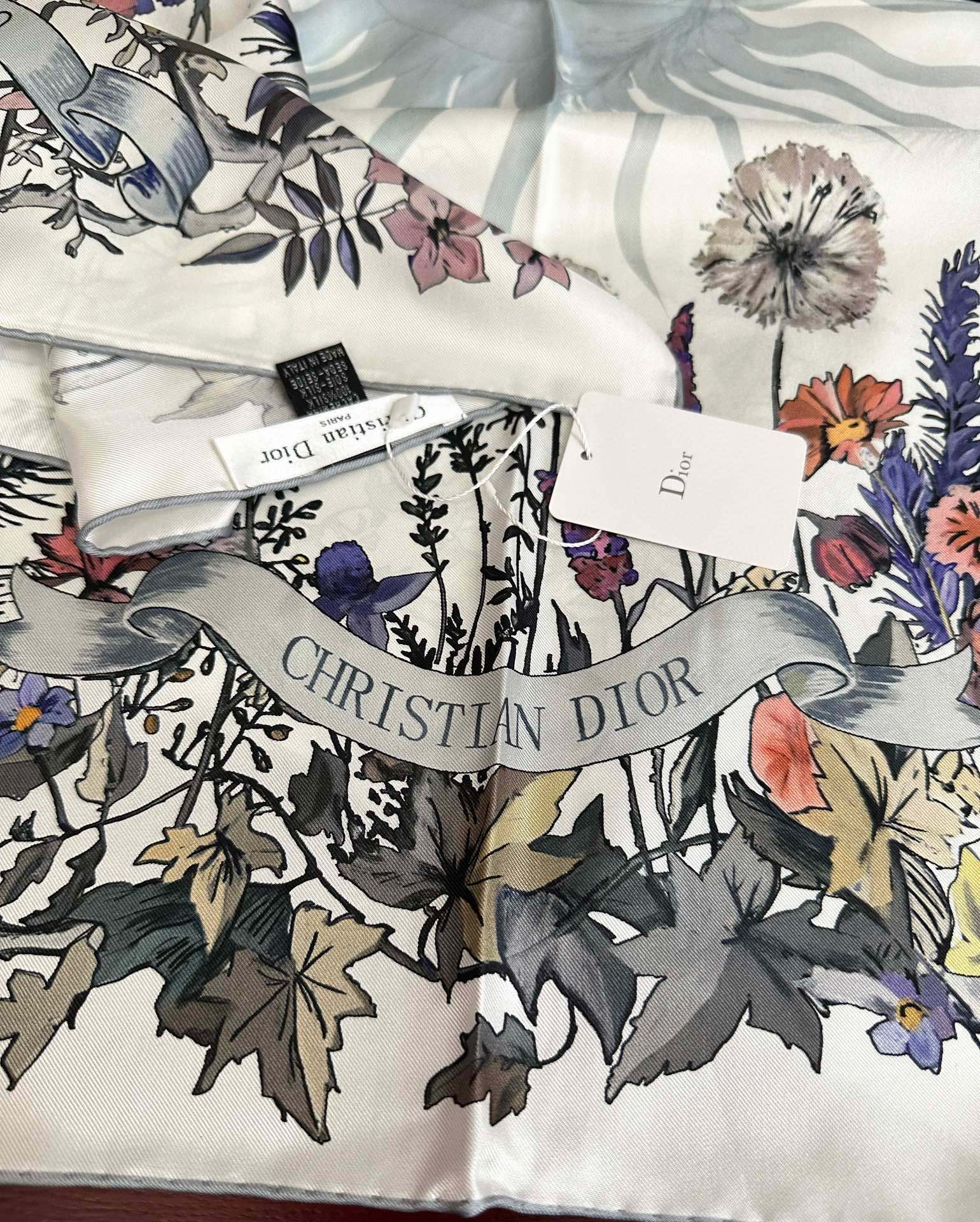 。 迪奥2025春夏季新款，【太阳花神系列】太美了玫瑰买到都说好👍下手一定要快高端 大爱❤️女人尤物 货