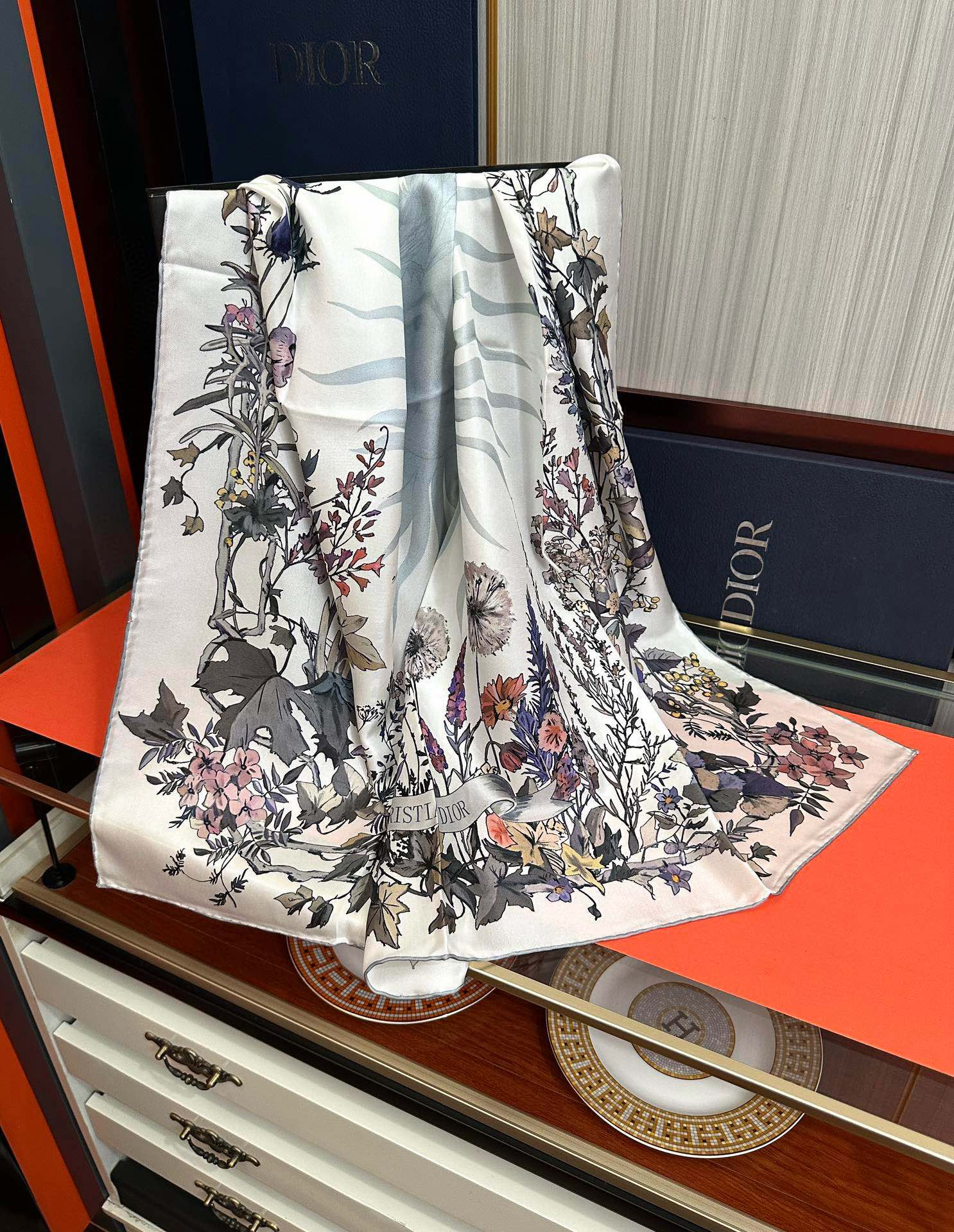 。 迪奥2025春夏季新款，【太阳花神系列】太美了玫瑰买到都说好👍下手一定要快高端 大爱❤️女人尤物 货