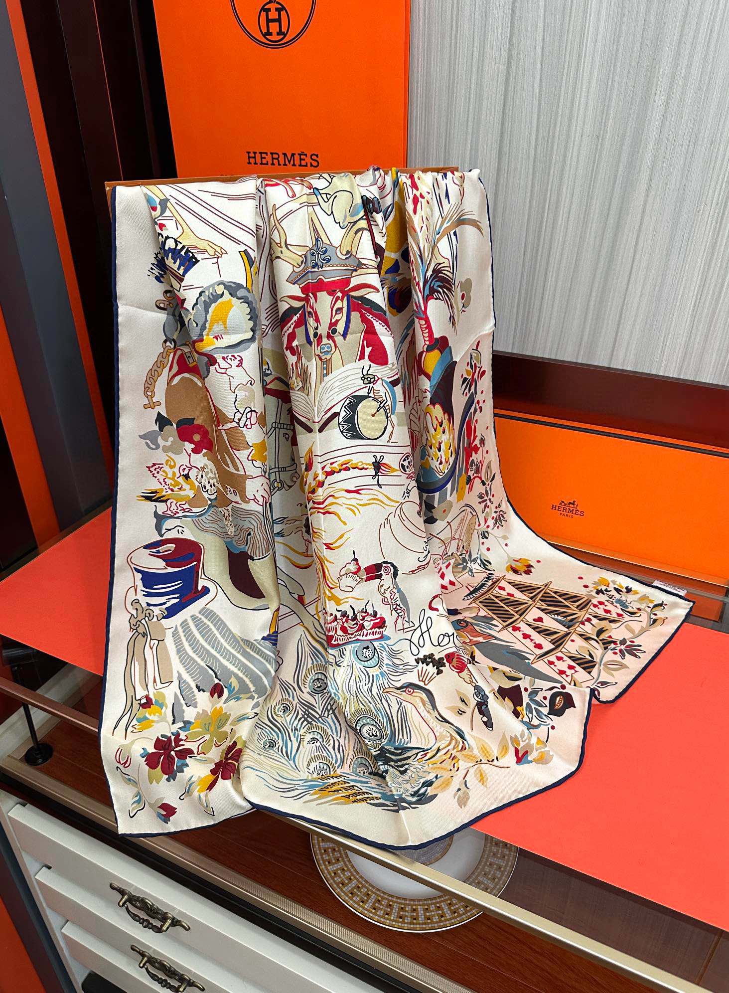 🆕高版本 爱马仕 官网同步【埃米尔奇幻之夜 】设计师：Virginie 夜幕降临在圣奥诺雷街（rue d