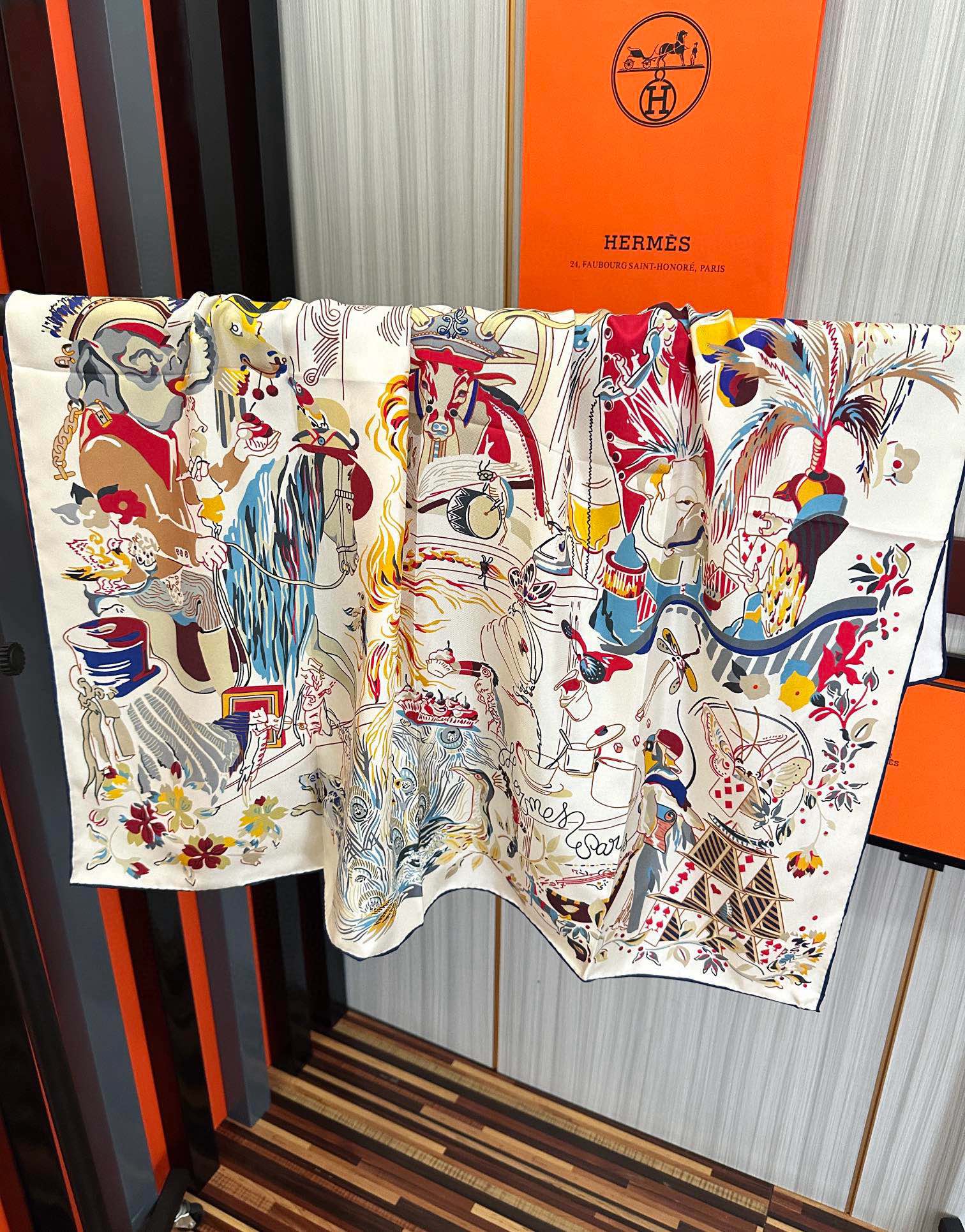 🆕高版本 爱马仕 官网同步【埃米尔奇幻之夜 】设计师：Virginie 夜幕降临在圣奥诺雷街（rue d