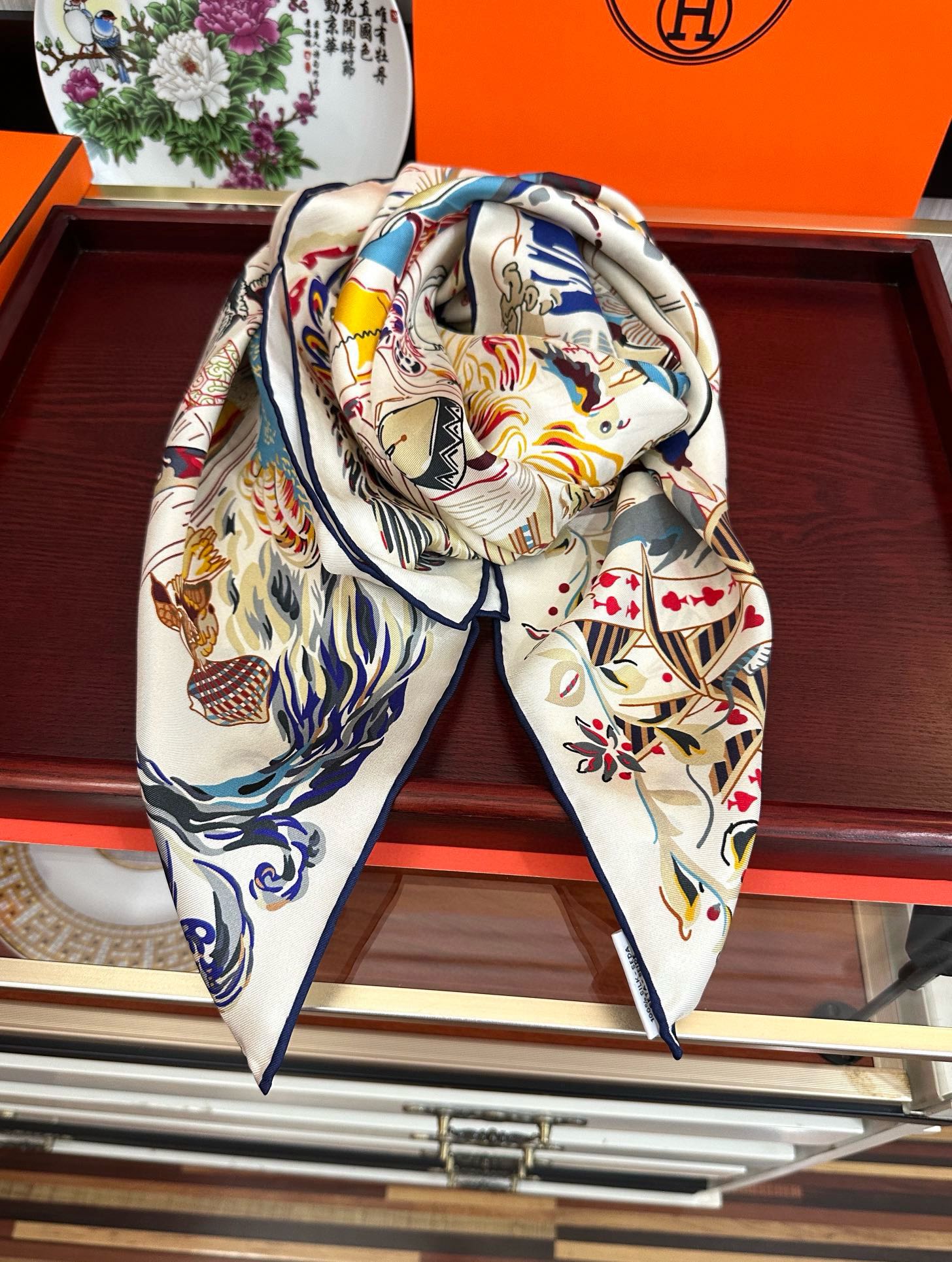 🆕高版本 爱马仕 官网同步【埃米尔奇幻之夜 】设计师：Virginie 夜幕降临在圣奥诺雷街（rue d