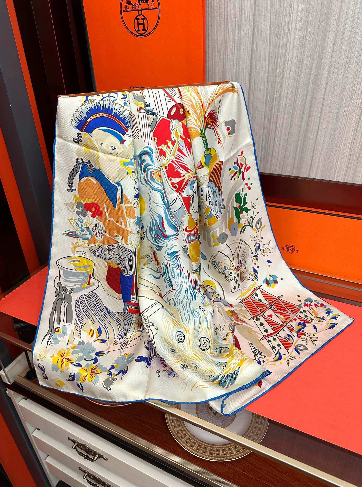 🆕高版本 爱马仕 官网同步【埃米尔奇幻之夜 】设计师：Virginie 夜幕降临在圣奥诺雷街（rue d