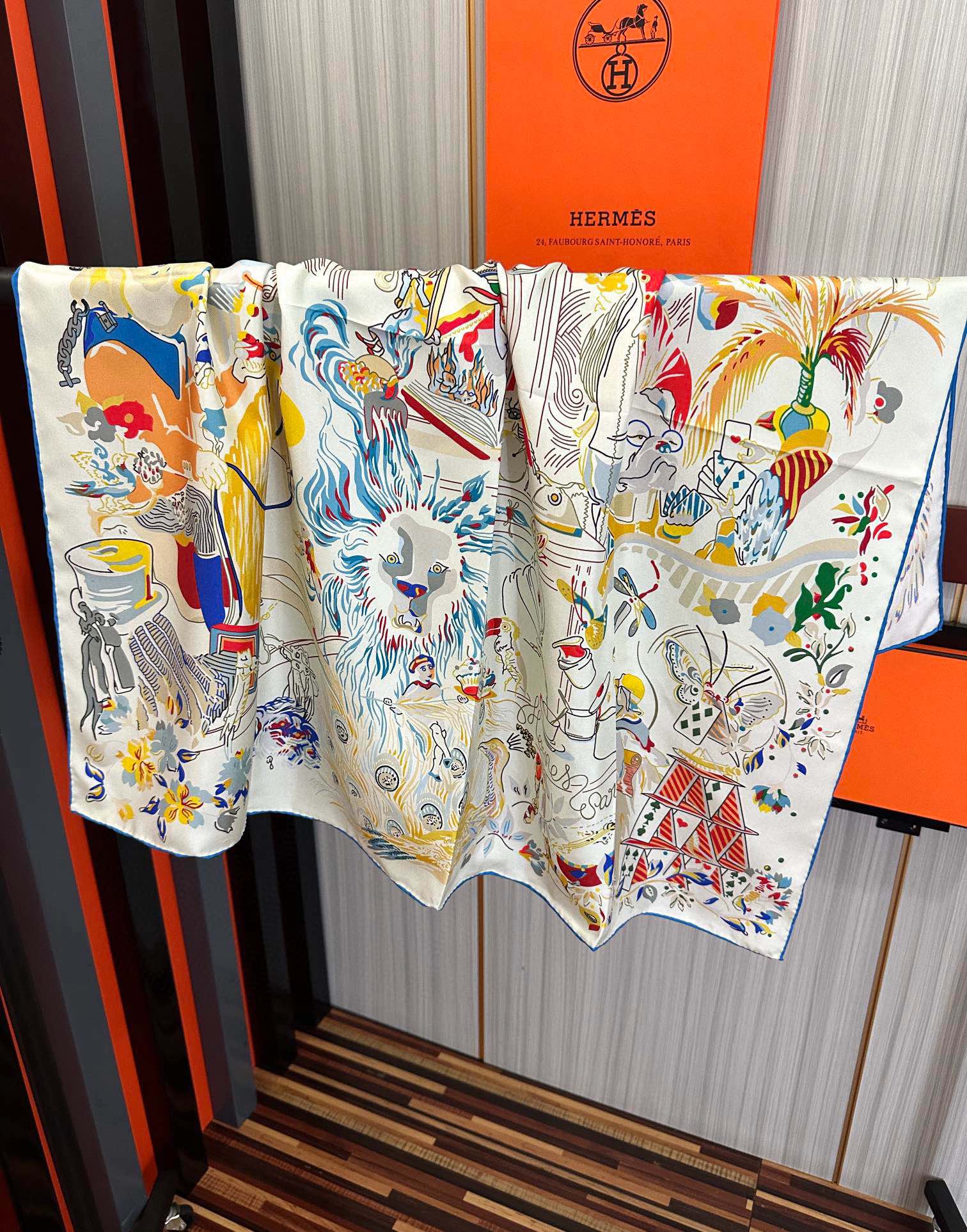 🆕高版本 爱马仕 官网同步【埃米尔奇幻之夜 】设计师：Virginie 夜幕降临在圣奥诺雷街（rue d