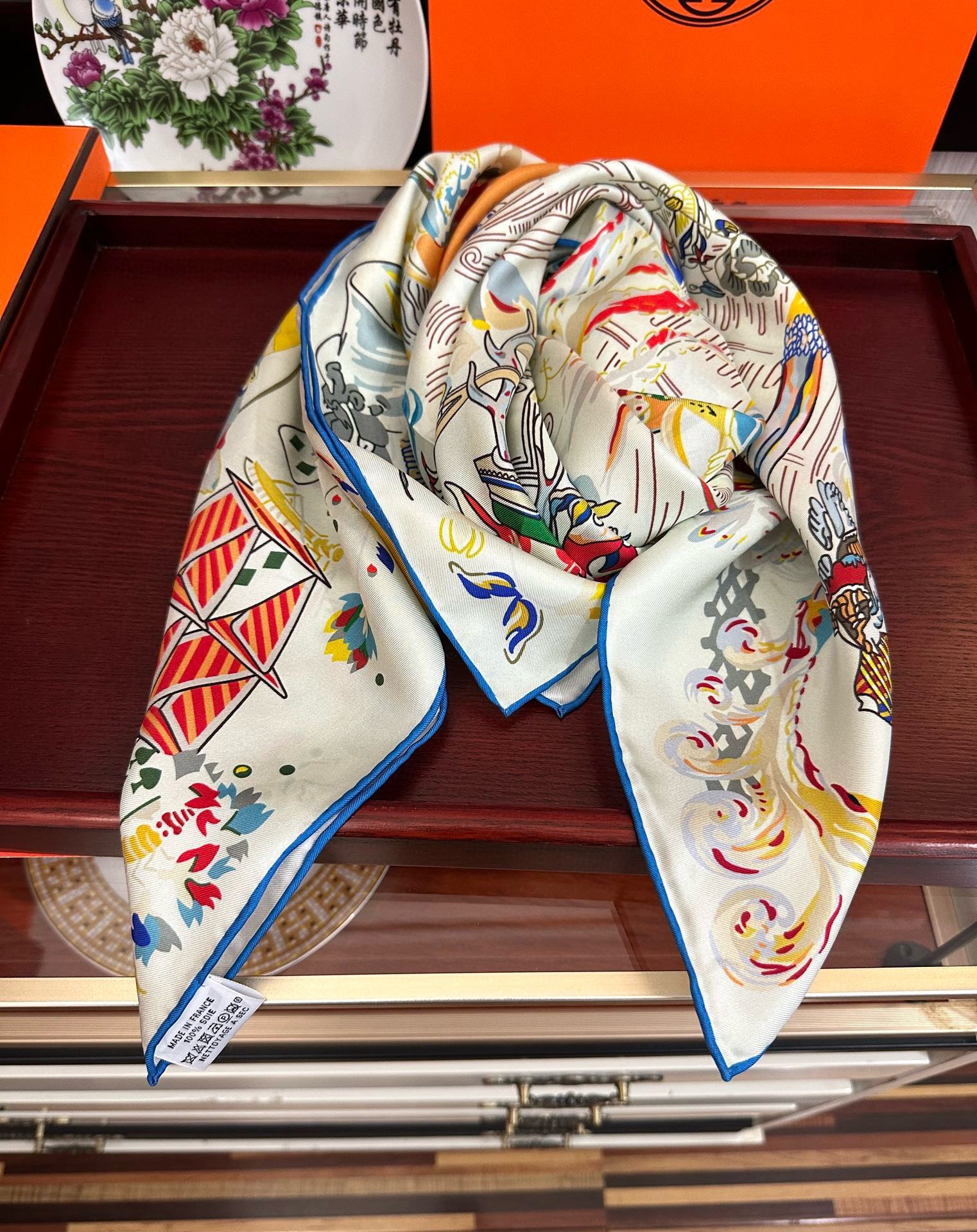 🆕高版本 爱马仕 官网同步【埃米尔奇幻之夜 】设计师：Virginie 夜幕降临在圣奥诺雷街（rue d