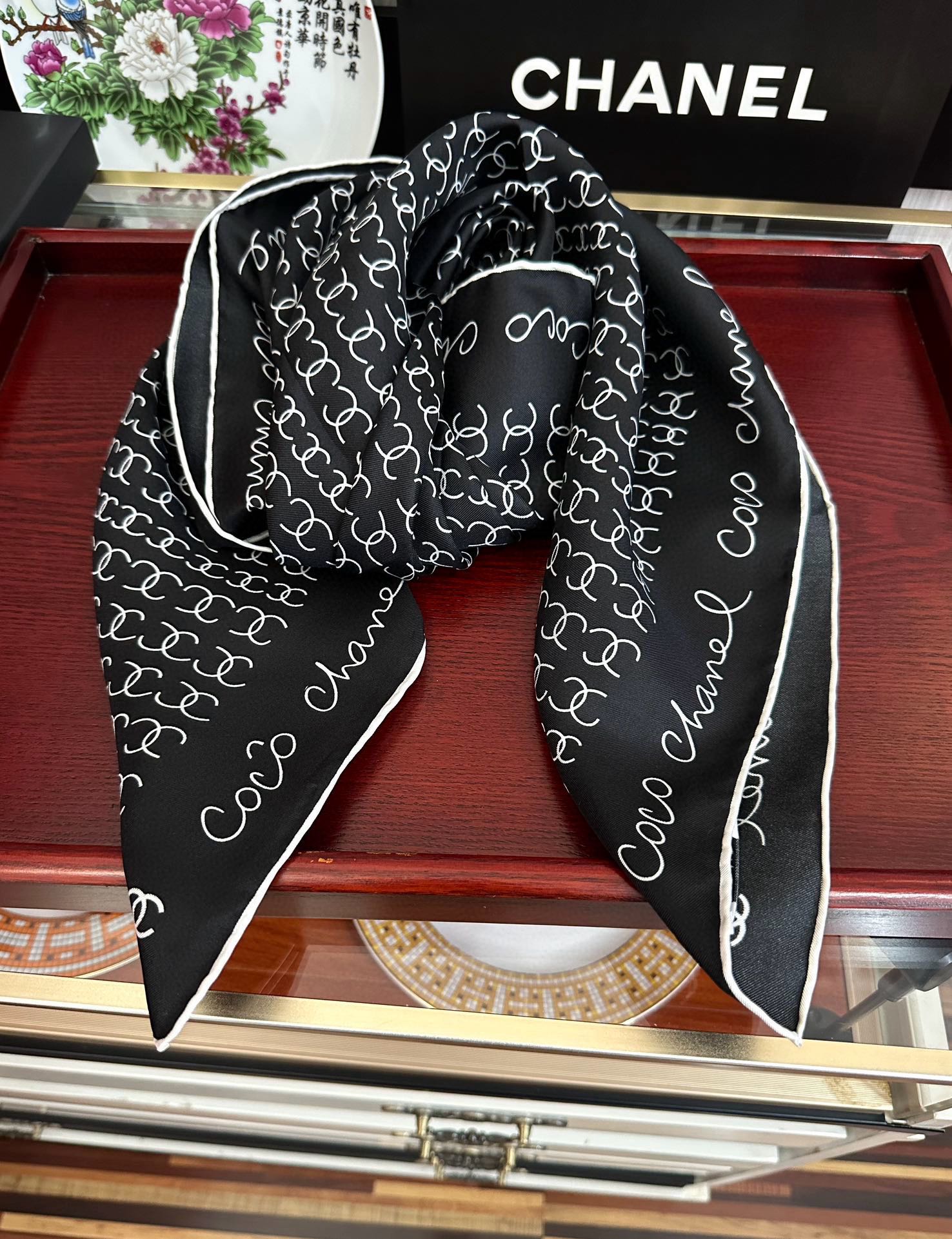 。2010高品质 香奈儿 【双C标志】太美了👍香奶奶永远都是比较经典發一条印有双C交织图案巧妙搭配得意简