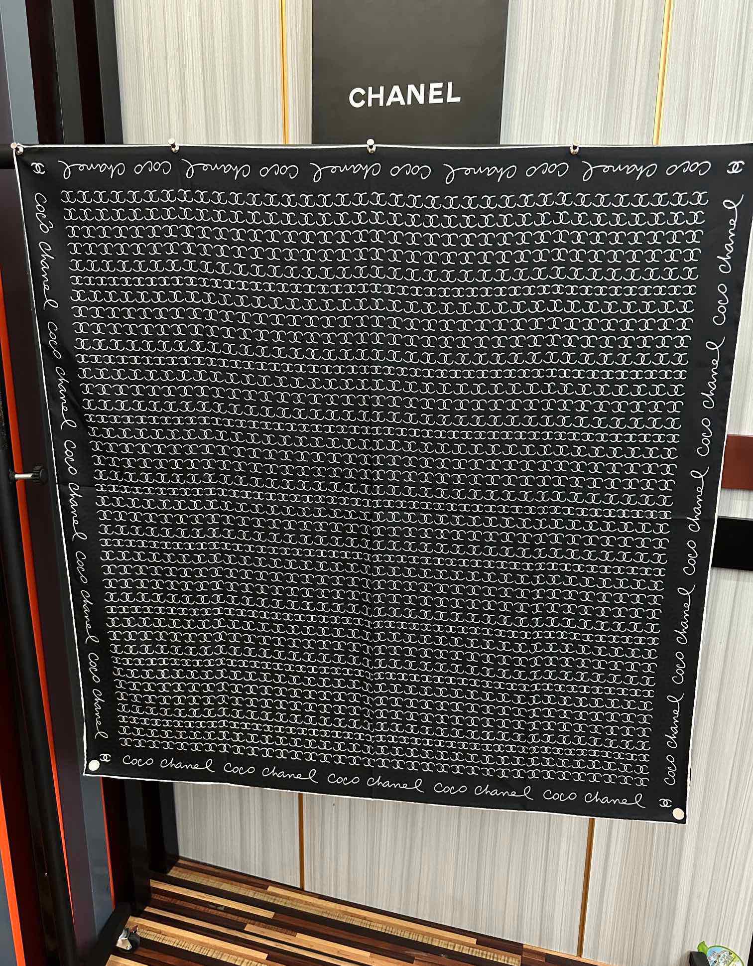 。2010高品质 香奈儿 【双C标志】太美了👍香奶奶永远都是比较经典發一条印有双C交织图案巧妙搭配得意简