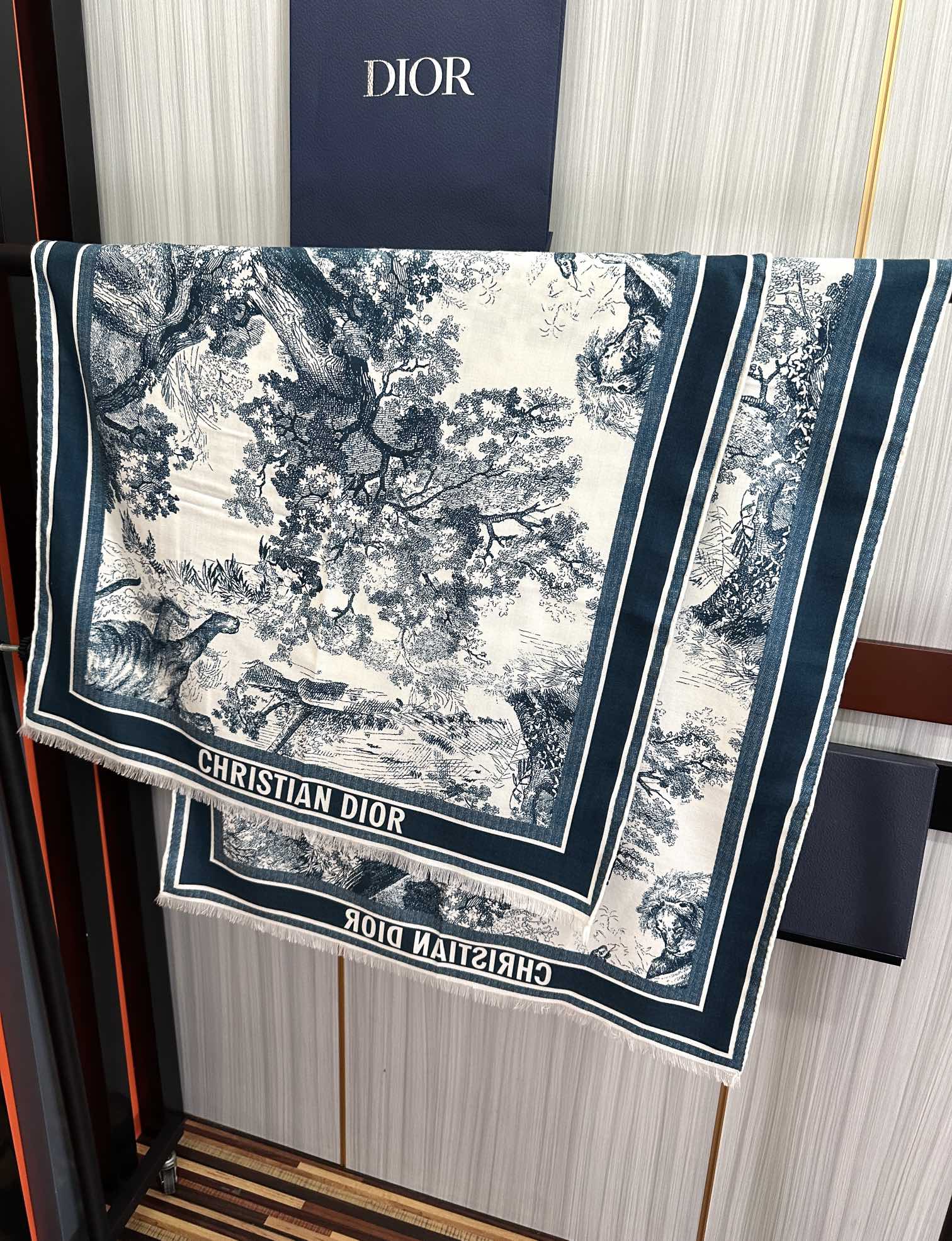 新款迪奥。2010双面同色【动物丛林】太美了吃瓜下手一定要快嘴唇四季都可以用勾引真心美的让人非常非上身效