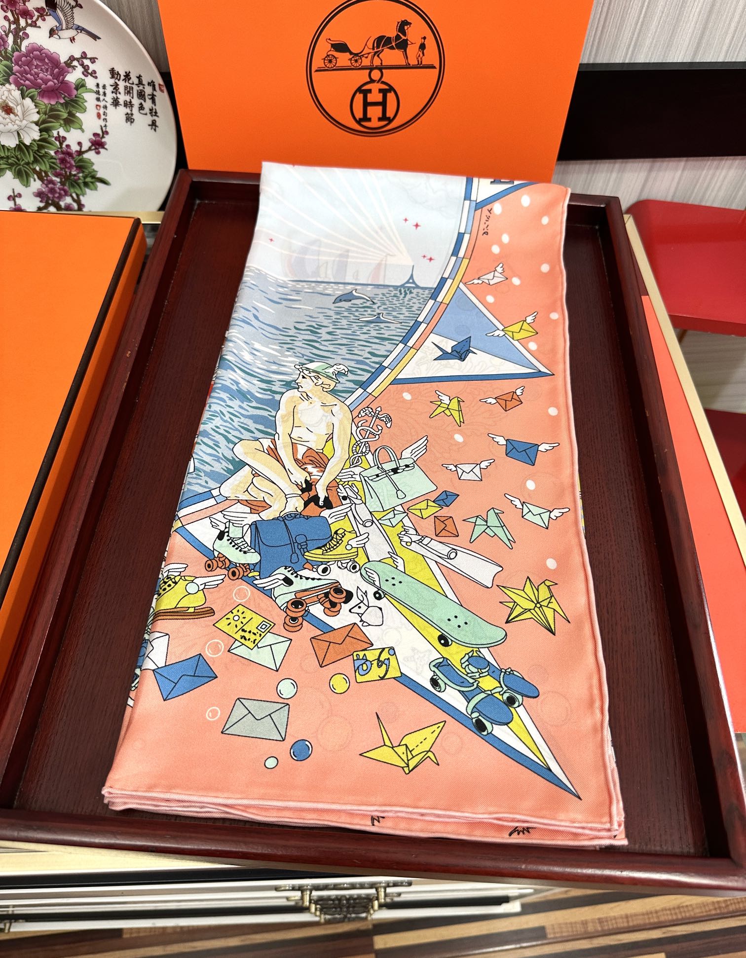 上新2025 。HERMES 重磅庆祝【爱马仕旗舰】方巾嘴唇精简时髦，品质感很显好得意好搭到上瘾的丝巾色