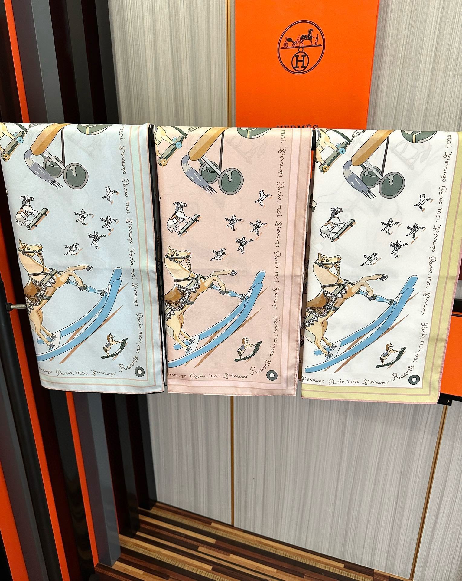 🆕高品质 爱马仕 【策马奔腾】官网同步 90方巾 创作渊源在比利时的圣吉尔区嘴唇建筑师维克多•霍塔
H