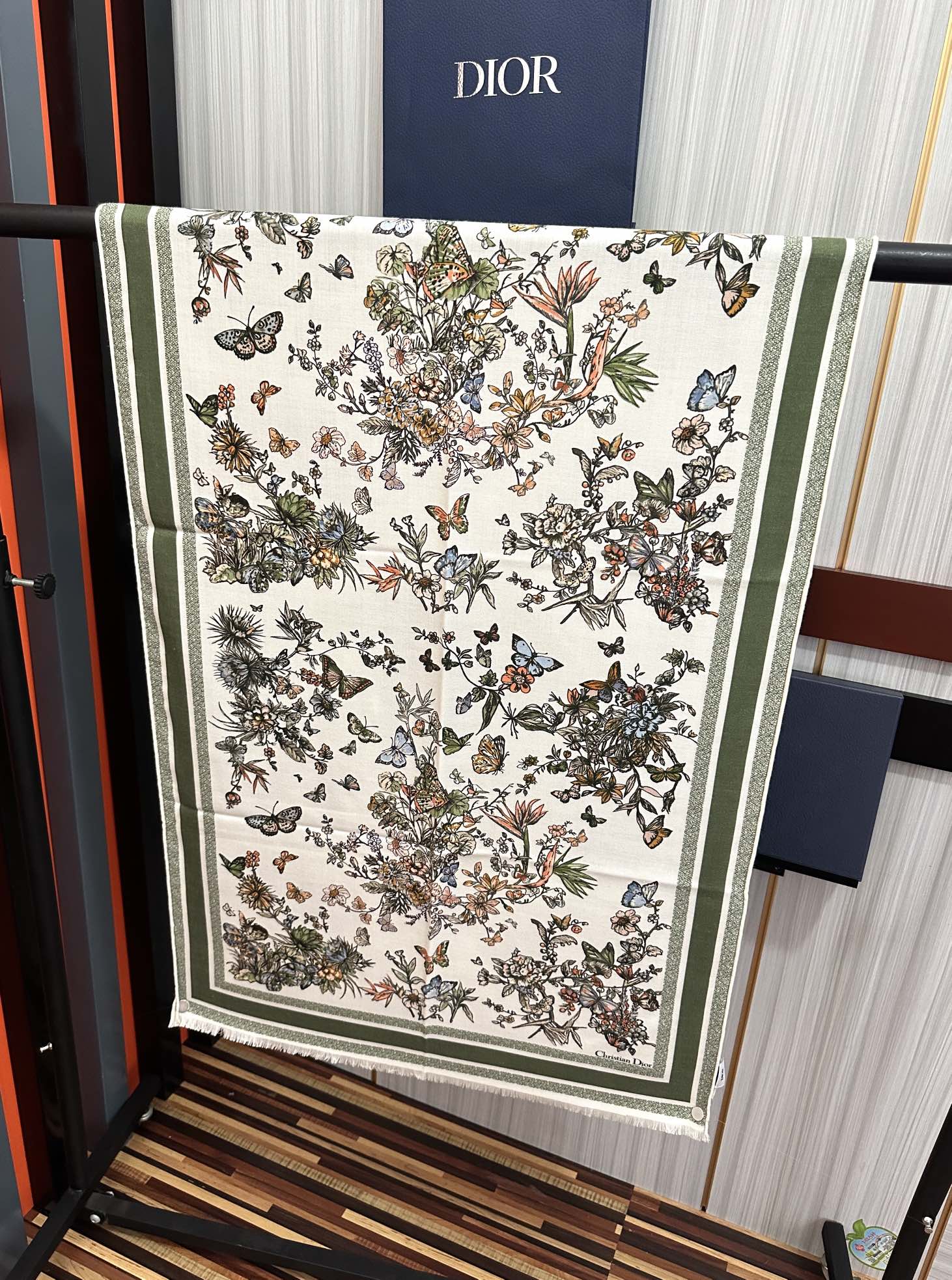 上新 迪奥。2010双面同色【花卉系列】太美了吃瓜下手一定要快嘴唇四季都可以用勾引真心美的让人非常非上身