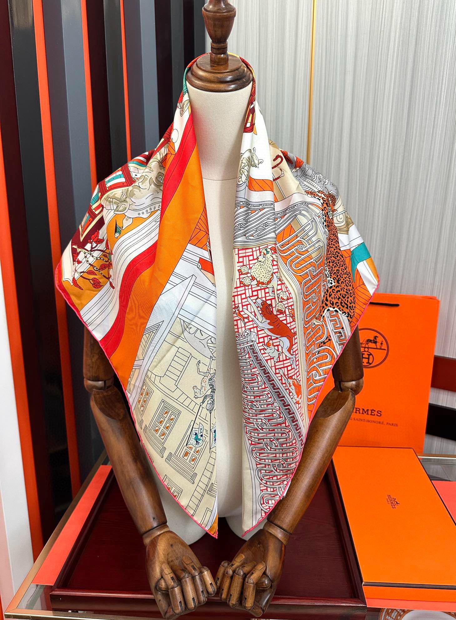 。高品质2025HERMES 【24号之谜】太阳精致卷边嘴唇太美了品质感很显好得意好搭到上瘾的丝巾色带着