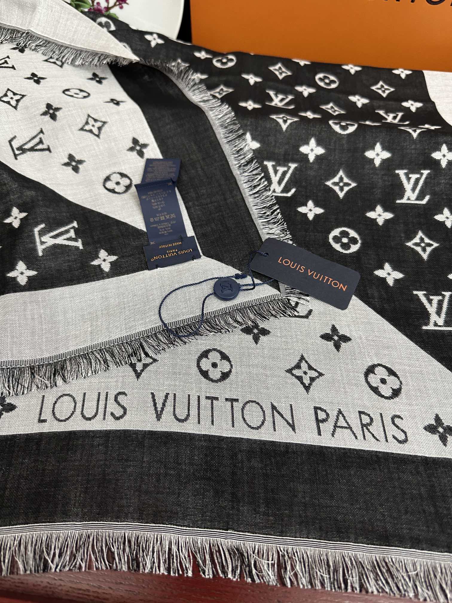 。LV 2025重磅推荐经典款L家人手必败一条最最经典款💪🏻💪🏻采用暗纹提花🌺🌺🌺技术重新演绎Monog