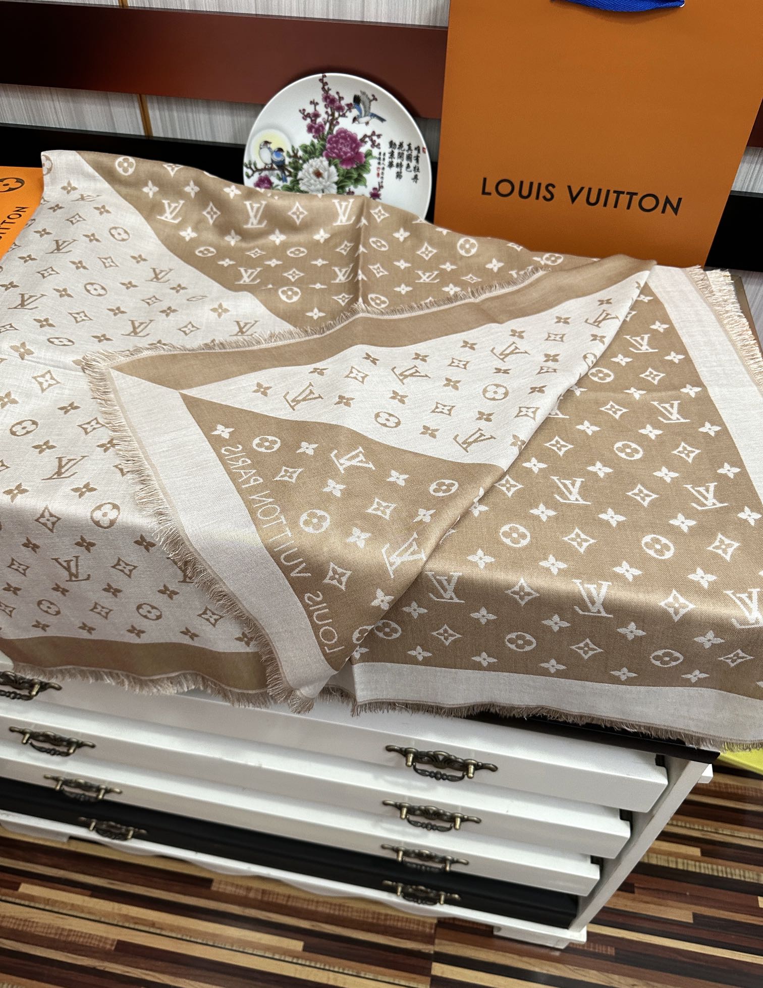 。LV 2025重磅推荐经典款L家人手必败一条最最经典款💪🏻💪🏻采用暗纹提花🌺🌺🌺技术重新演绎Monog