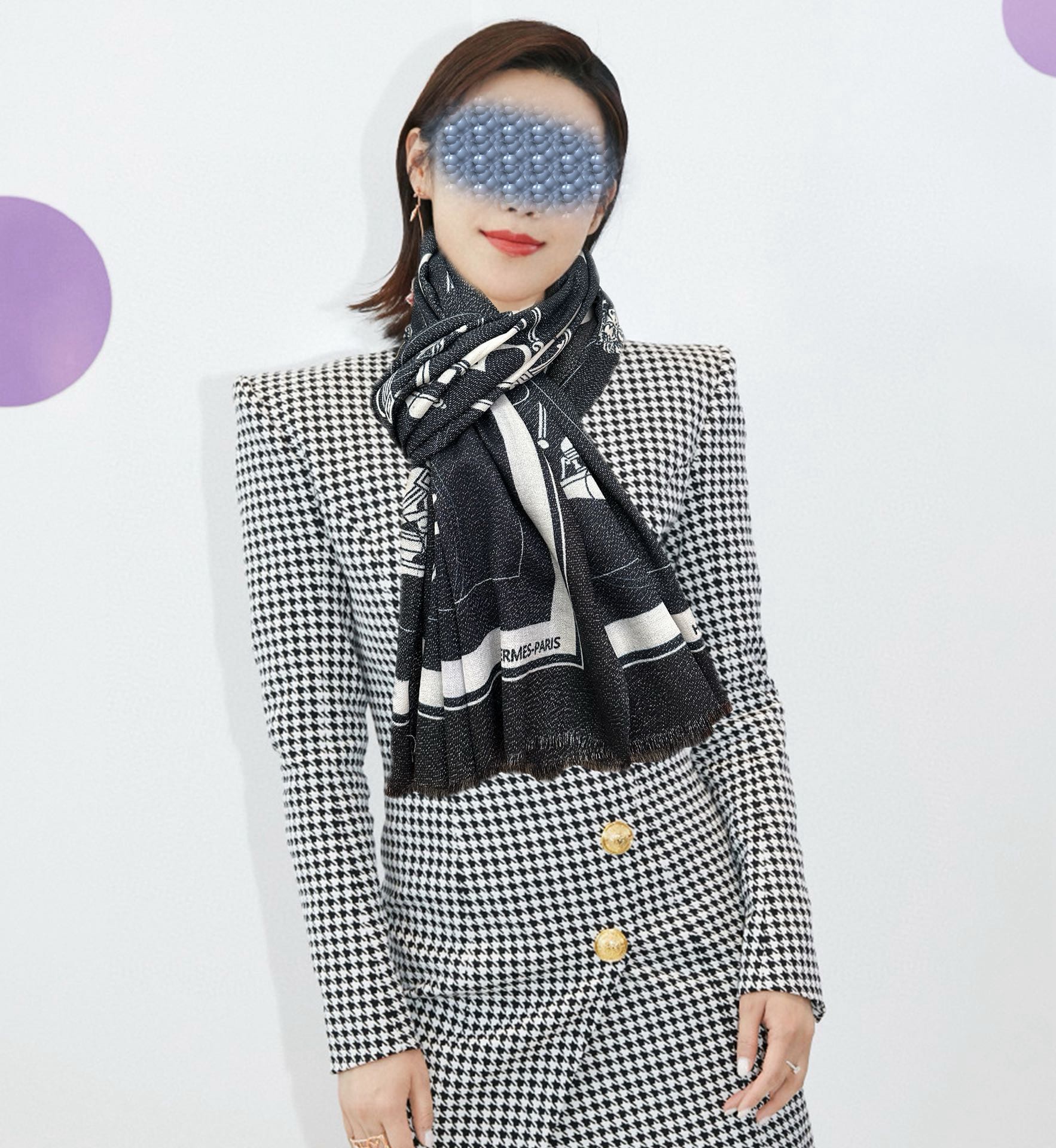 NO:339745,New, the latest style of Aimas silver silk [eating melon] must-have for women [gift] sparkling [coffee] top-level design is so beautiful, really like [Cashmere velvet scarf] real beauty. The shawl is printed with print, spray painting, and the details are visible. The whole scarf gives people a big brand aura and is very exquisite and high-end VIP recommendation is definitely worth buying. Size 100xcm, material cashmere high-version scarf, high-version scarf, hermes, shawls19860909上新 爱马士银丝最新款[吃瓜]女人们必备款[礼物]闪闪发光[咖啡]顶级设计太美了,真心赞【羊绒绒长巾】实物真心美 披肩配以印花无论设计喷绘都是非常到位细节都可见整个围巾给人大牌气场的同时又非常精致高端VIP推荐绝对值得入手尺寸100xcm,材质羊绒高版本围巾,高版本围巾,hermes,shawls,scarf