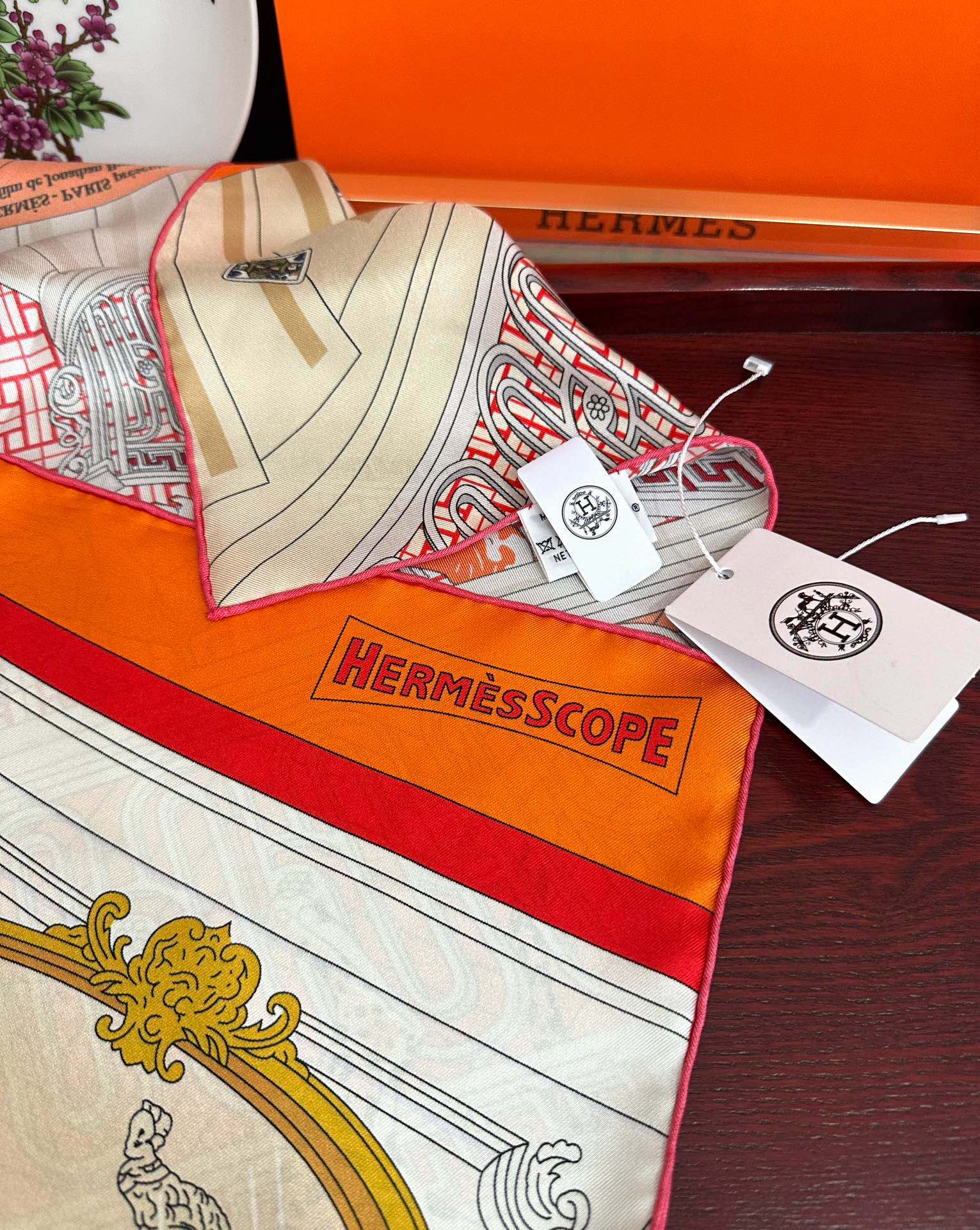 。高品质2025HERMES 【24号之谜】太阳精致卷边嘴唇太美了品质感很显好得意好搭到上瘾的丝巾色带着
