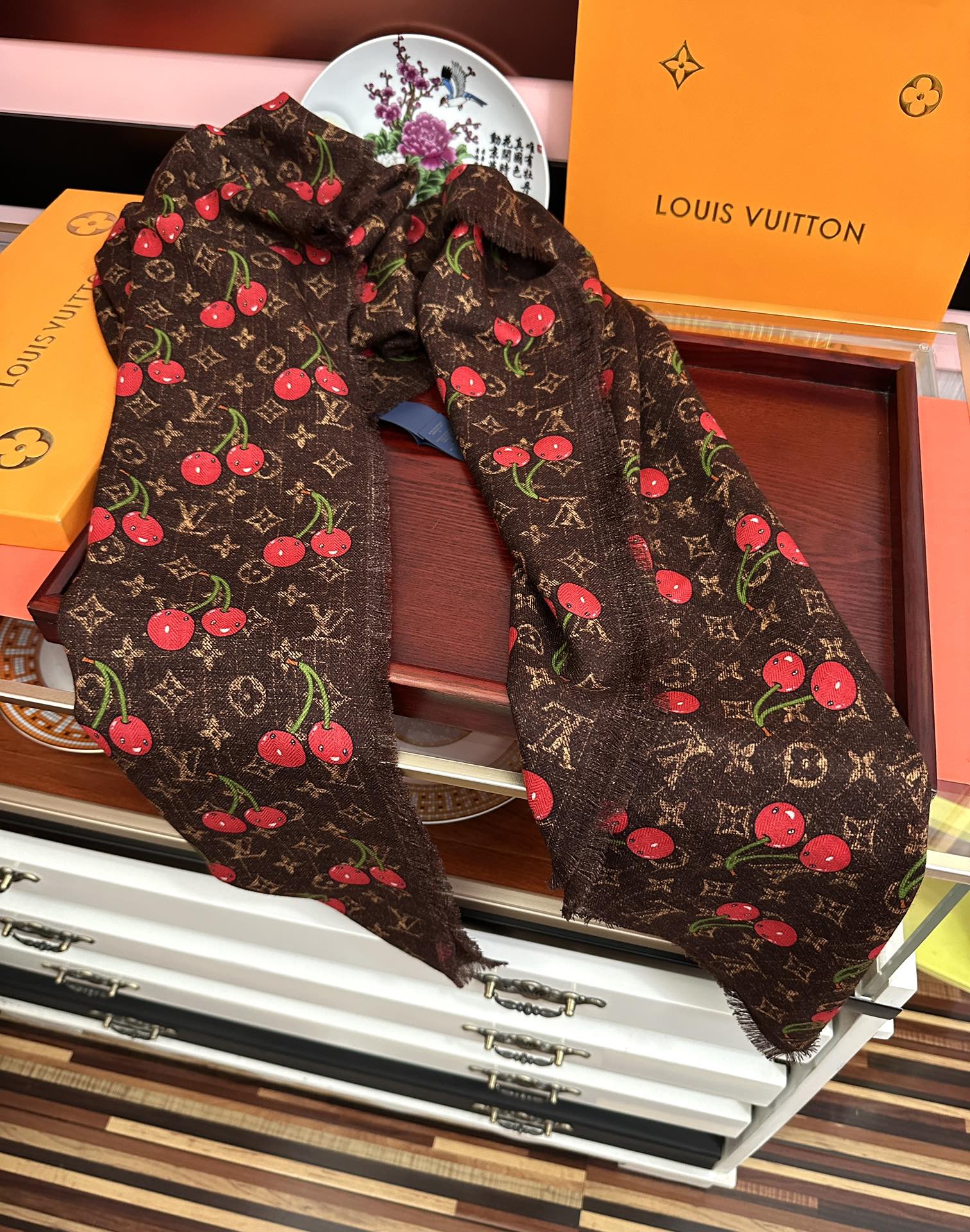 上新❤️LV  2025【双面同色樱桃🍒】经典优雅礼物~气质到骨子里色新一季的面料超高级，真心超级柔软，