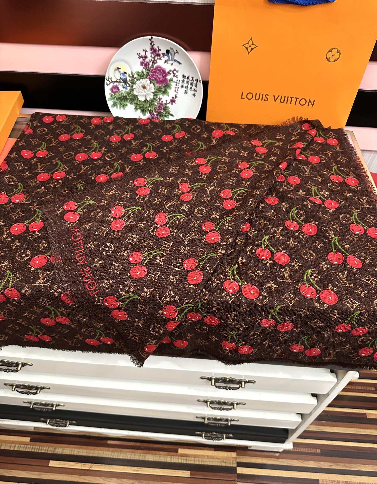 上新❤️LV  2025【双面同色樱桃🍒】经典优雅礼物~气质到骨子里色新一季的面料超高级，真心超级柔软，