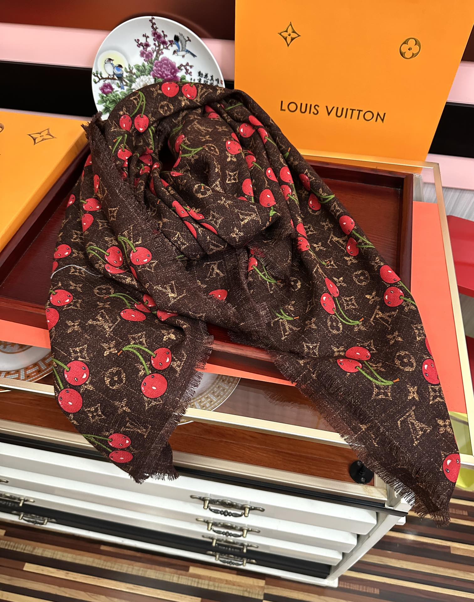 上新❤️LV  2025【双面同色樱桃🍒】经典优雅礼物~气质到骨子里色新一季的面料超高级，真心超级柔软，