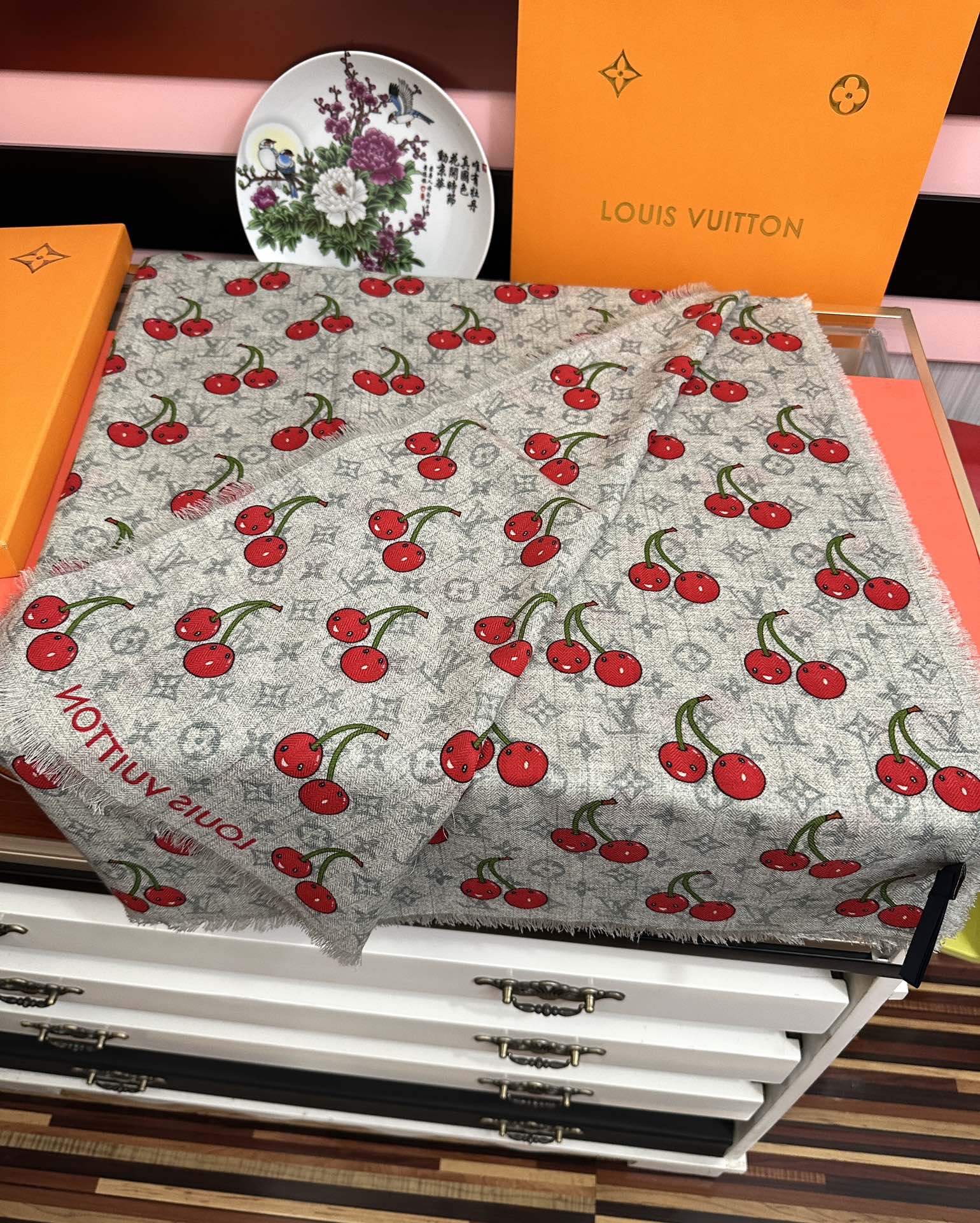 上新❤️LV  2025【双面同色樱桃🍒】经典优雅礼物~气质到骨子里色新一季的面料超高级，真心超级柔软，